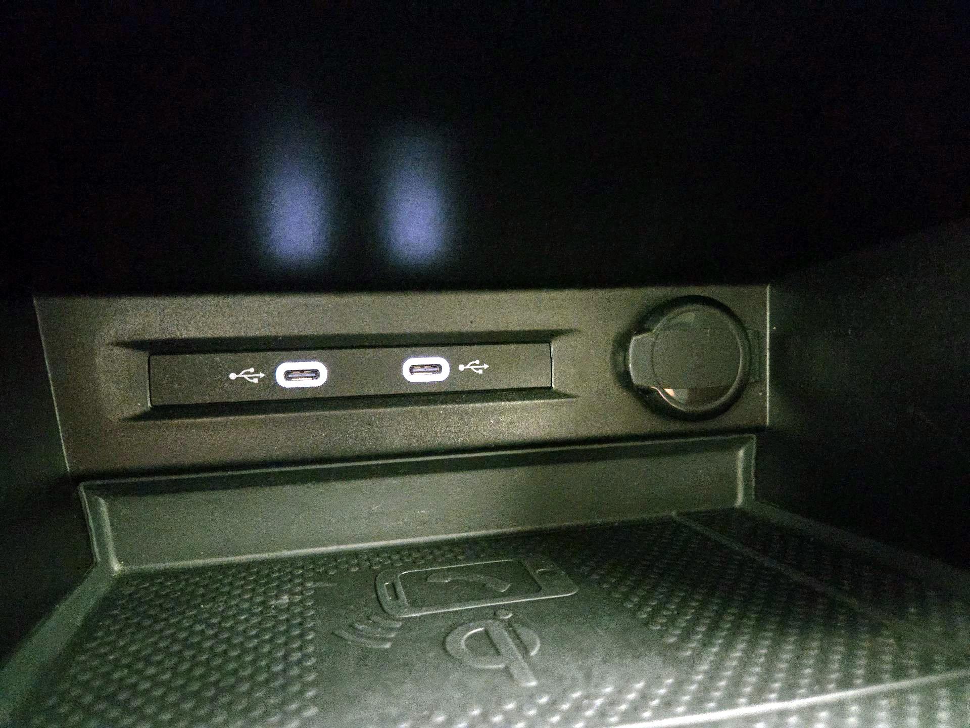 Thumbnail: 2022 Volkswagen Tiguan - 18