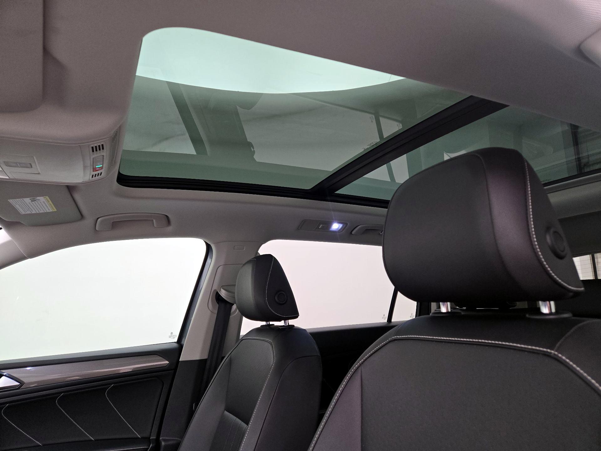 Thumbnail: 2022 Volkswagen Tiguan - 19