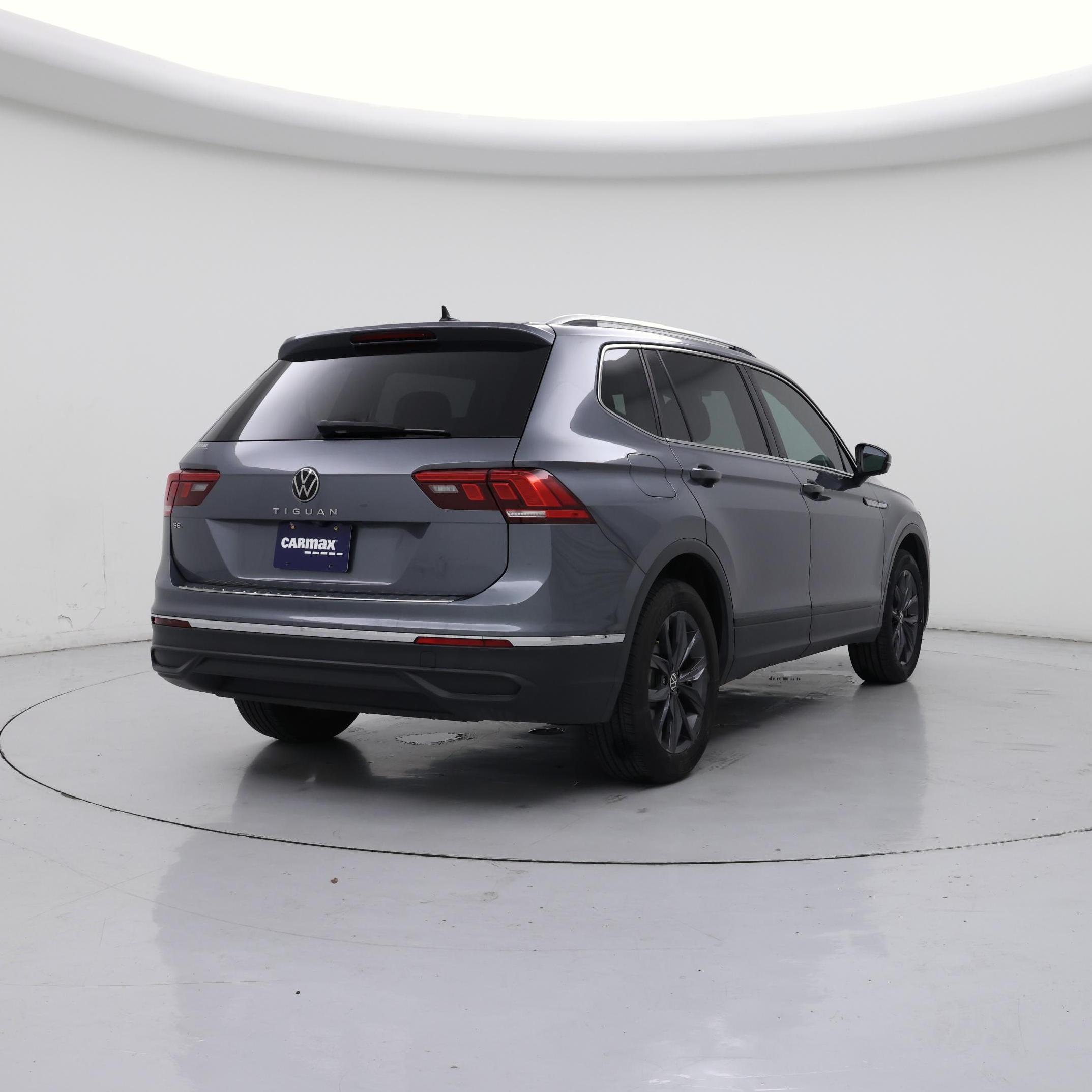 Thumbnail: 2022 Volkswagen Tiguan - 8