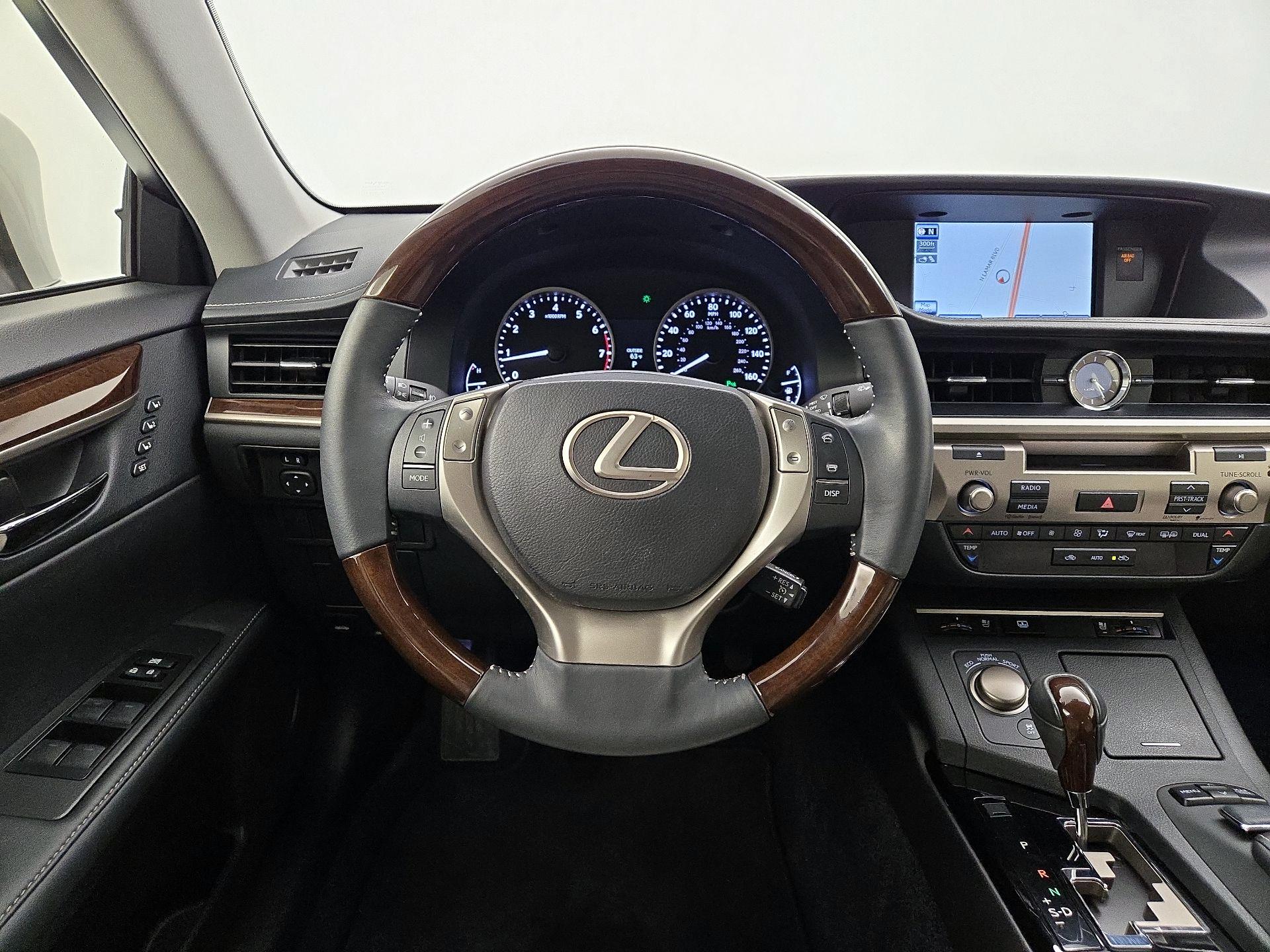 Thumbnail: 2014 Lexus ES - 10