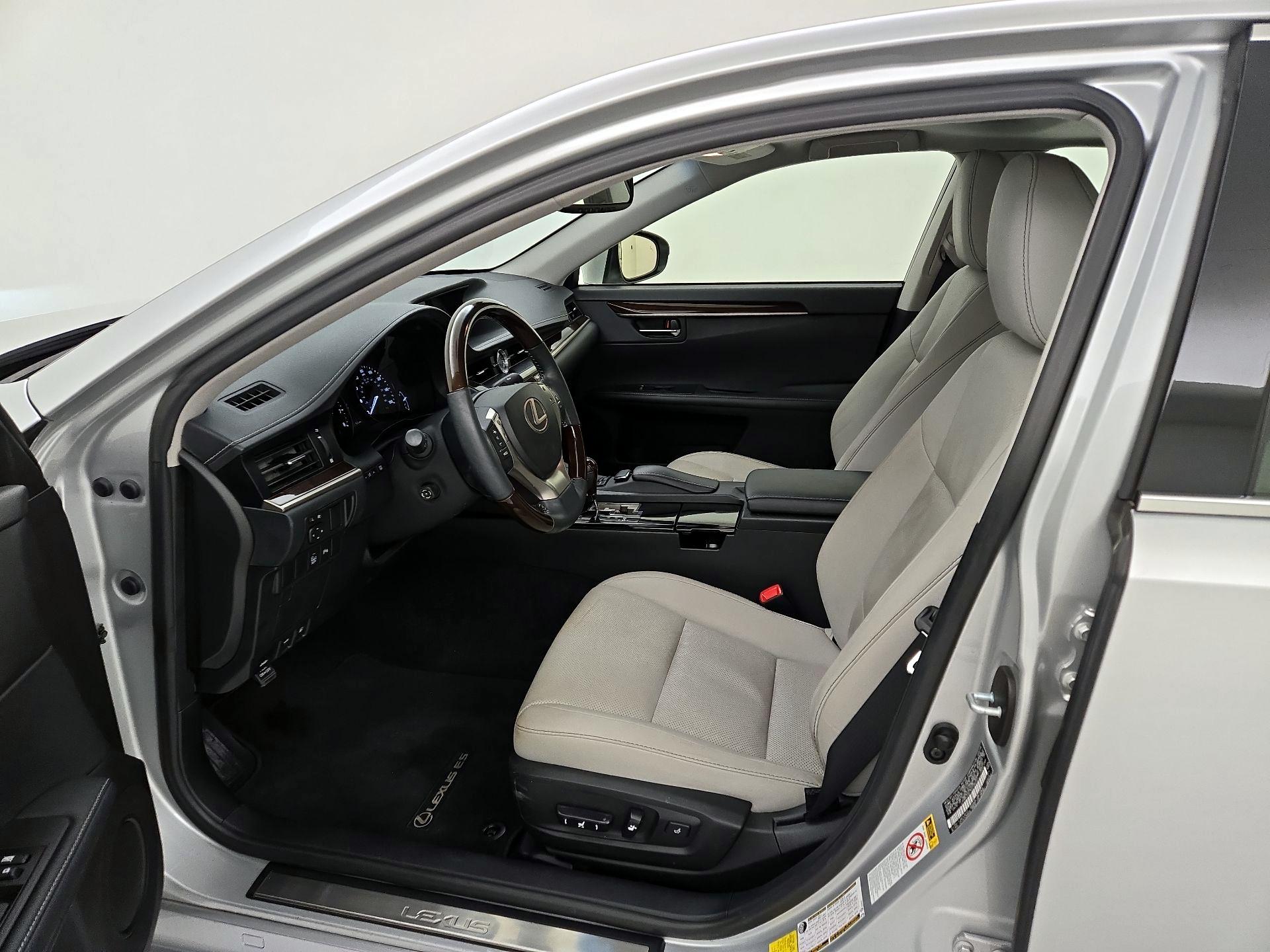 Thumbnail: 2014 Lexus ES - 11