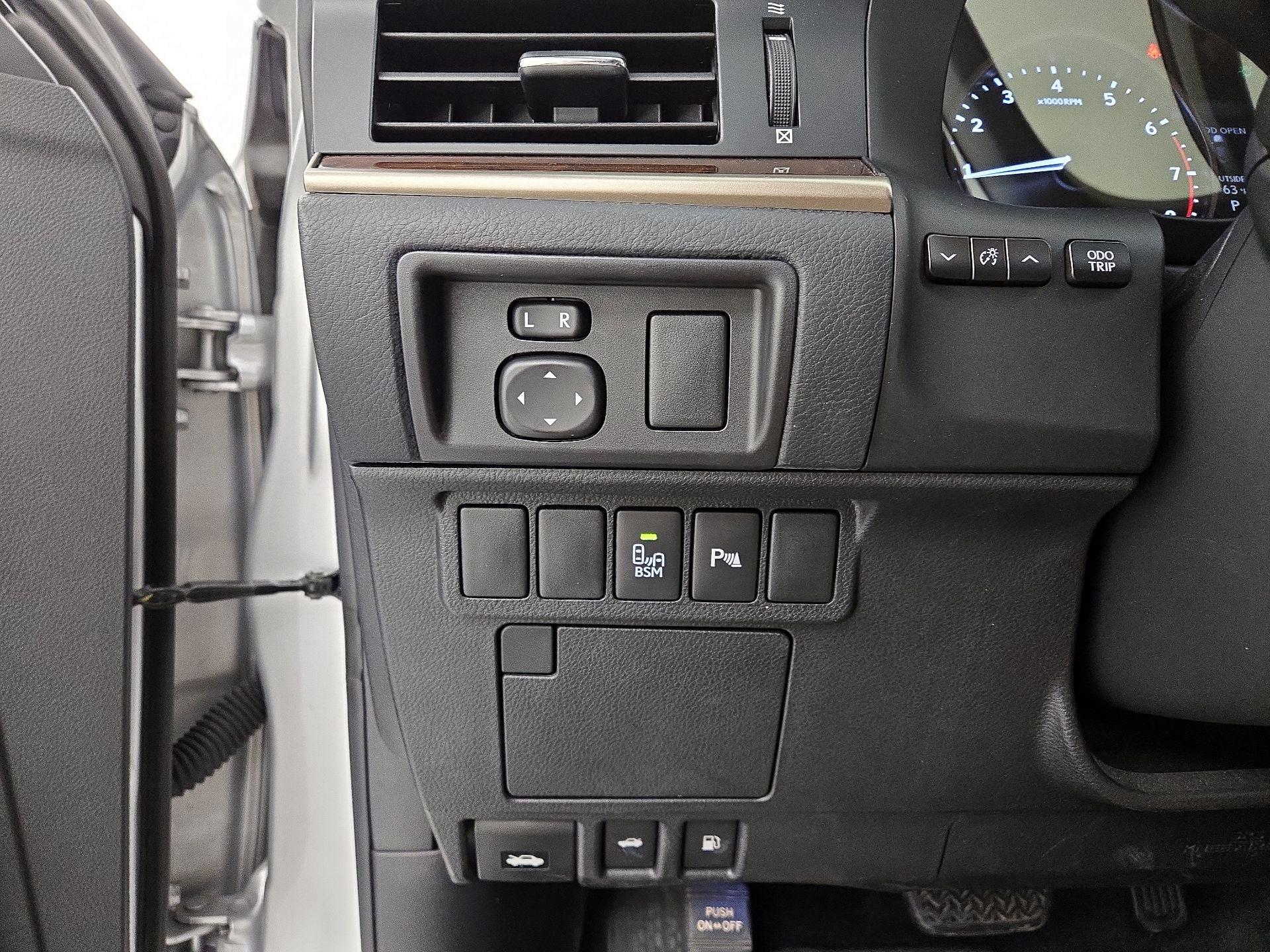 Thumbnail: 2014 Lexus ES - 13