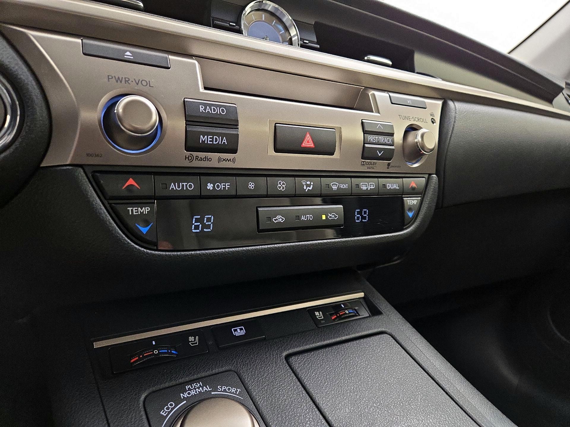 Thumbnail: 2014 Lexus ES - 17