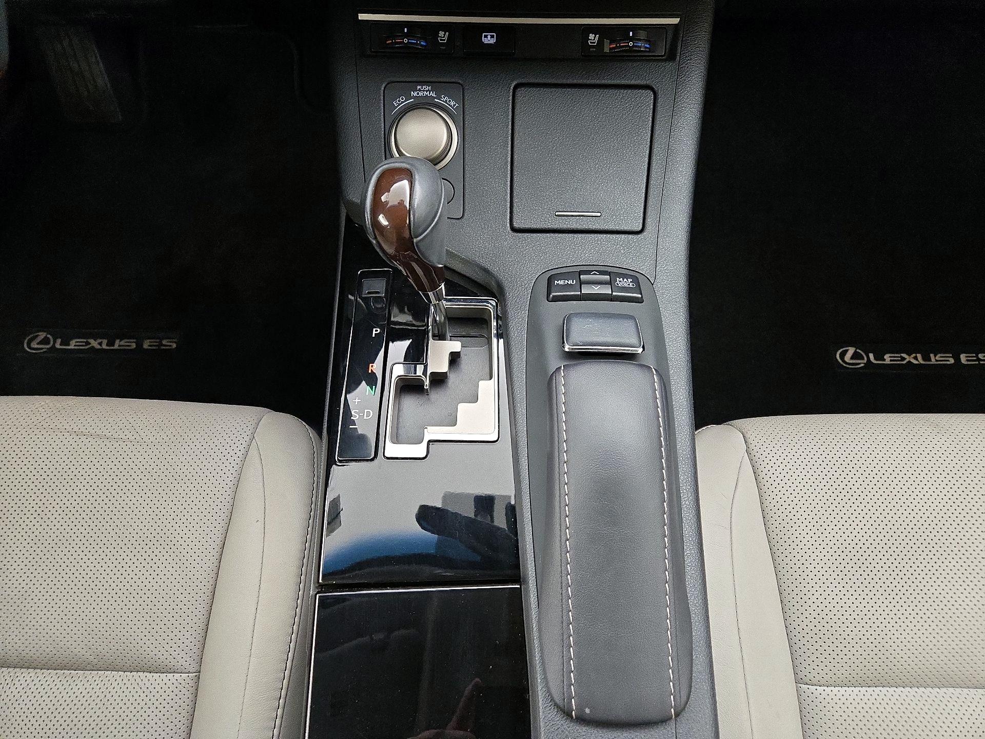 Thumbnail: 2014 Lexus ES - 18