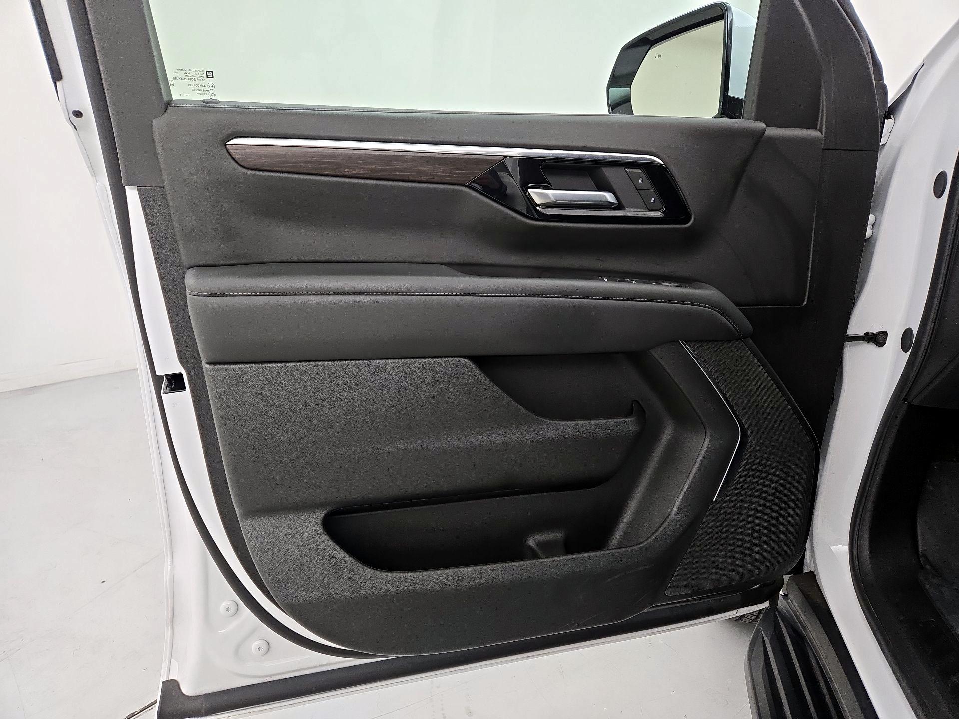 Thumbnail: 2025 Chevrolet Suburban - 12