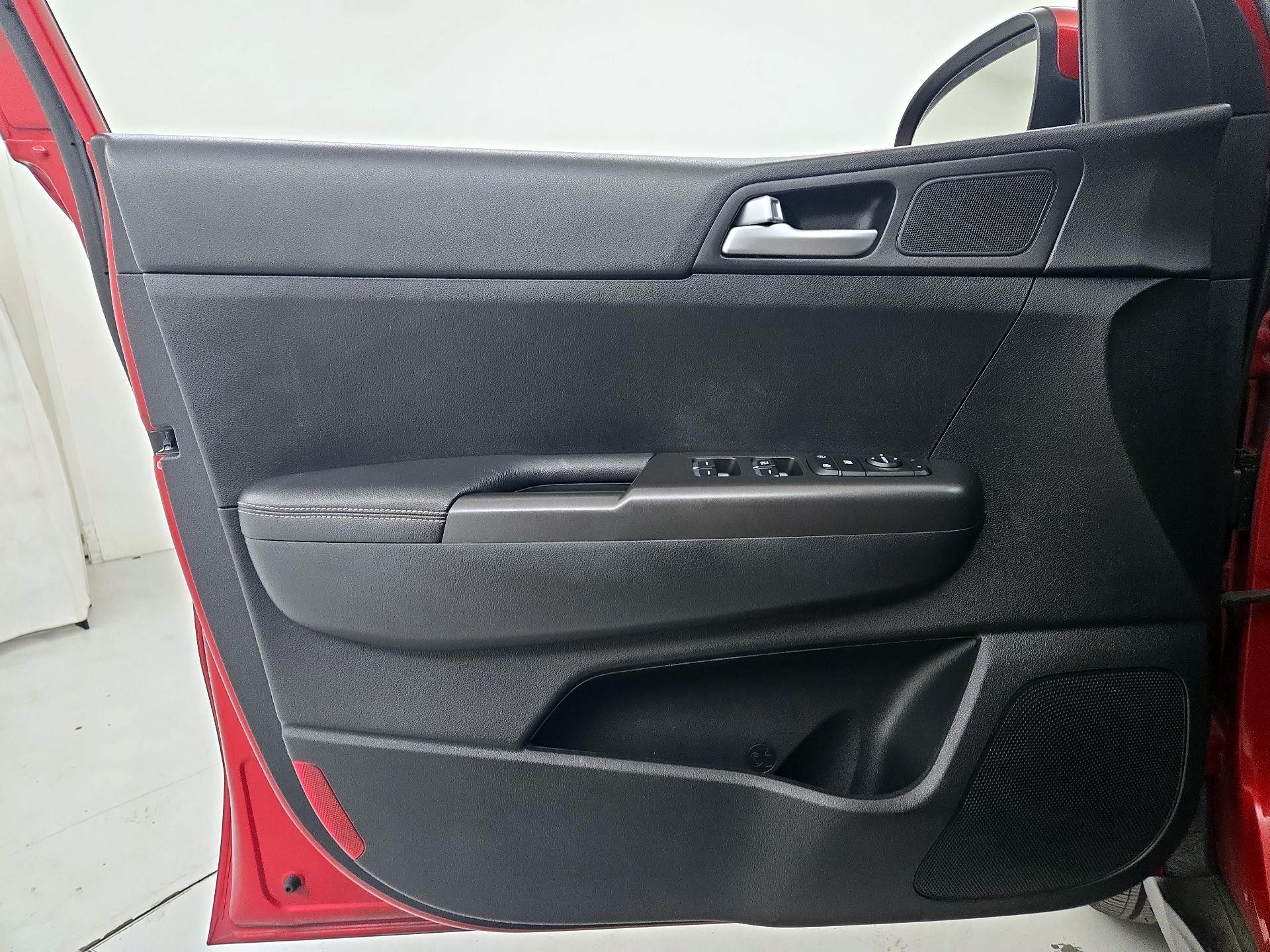 Thumbnail: 2018 Kia Sportage - 12