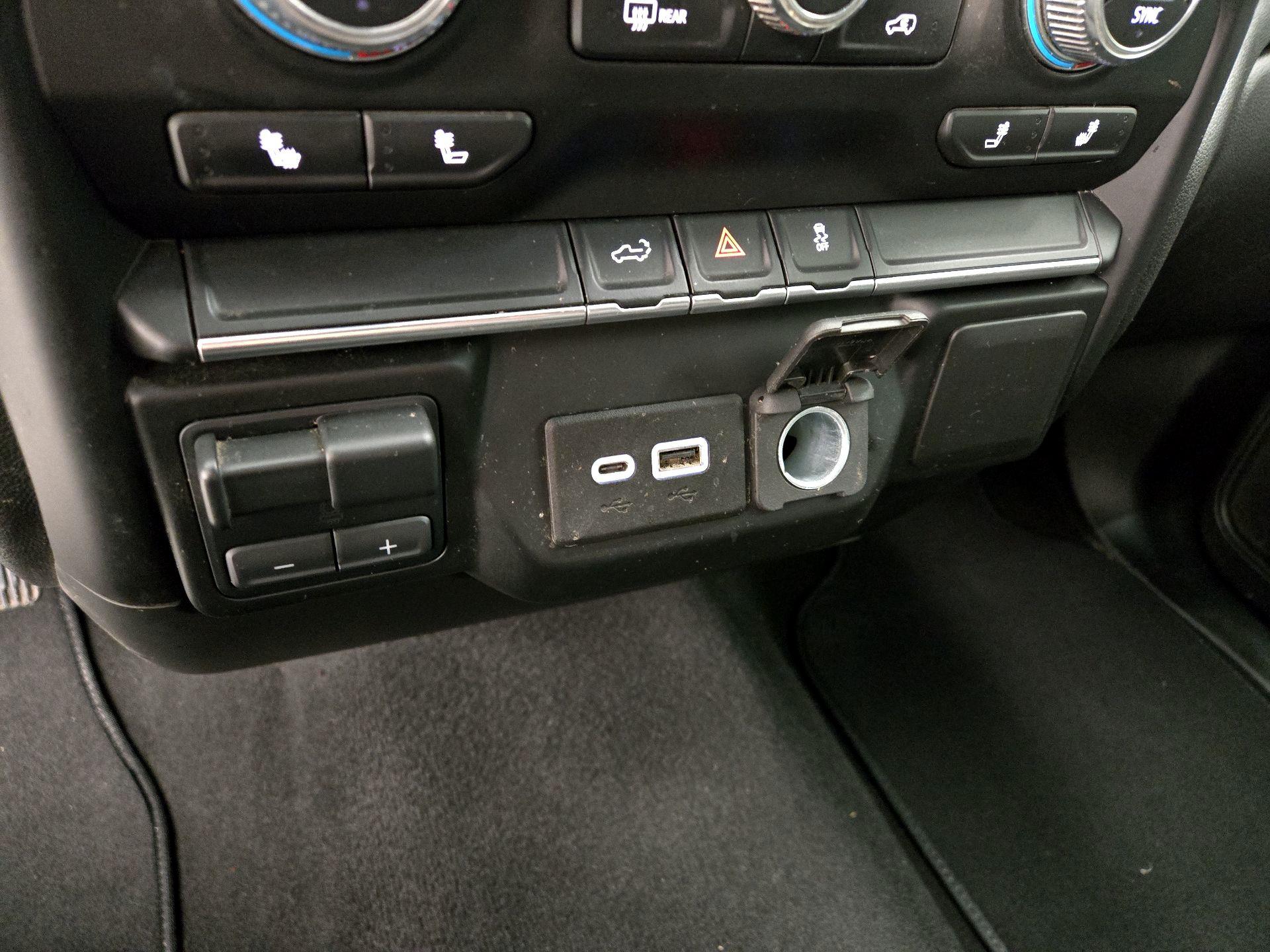 Thumbnail: 2022 GMC Sierra 3500 - 18