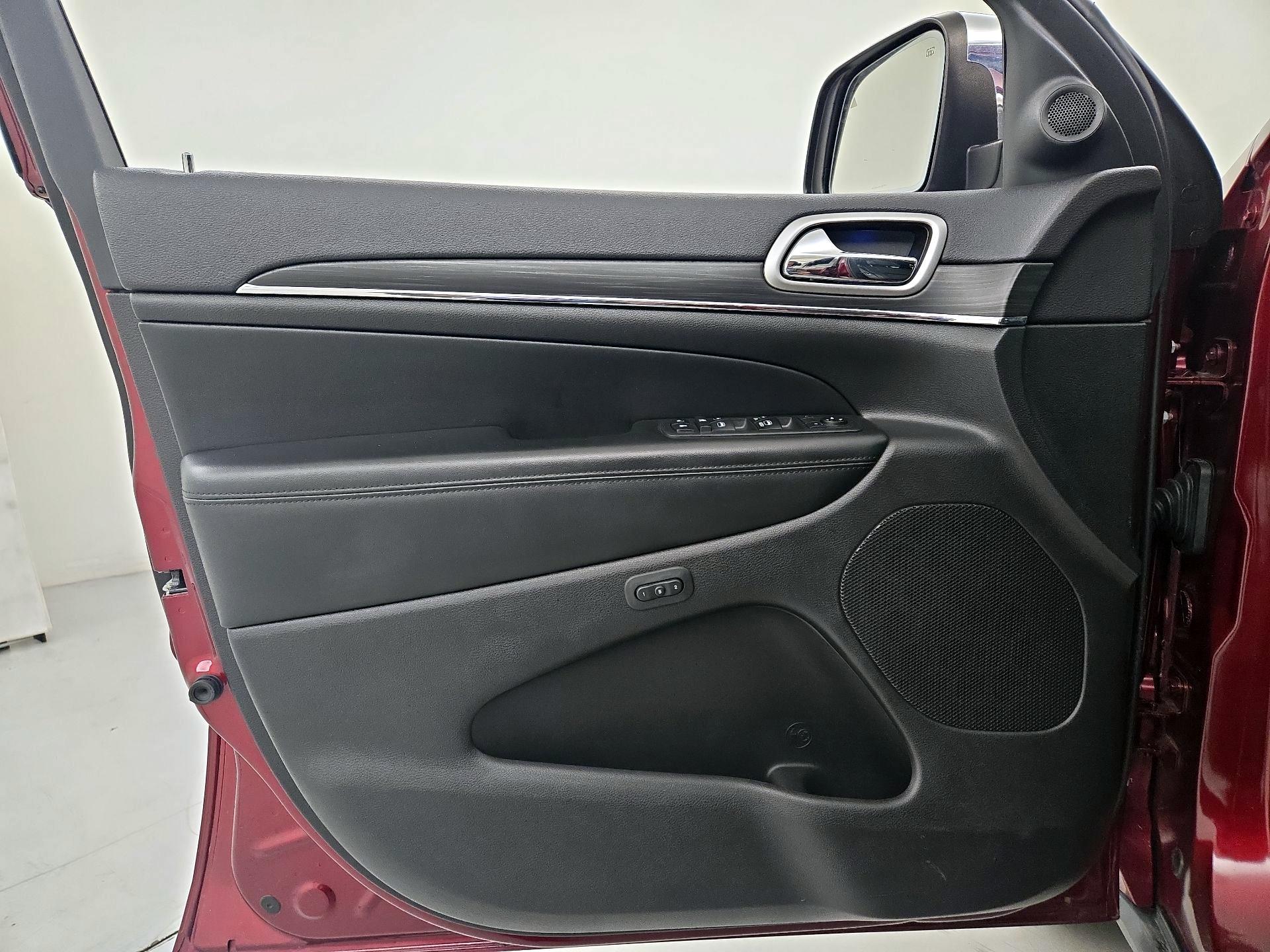 Thumbnail: 2019 Jeep Grand Cherokee - 12