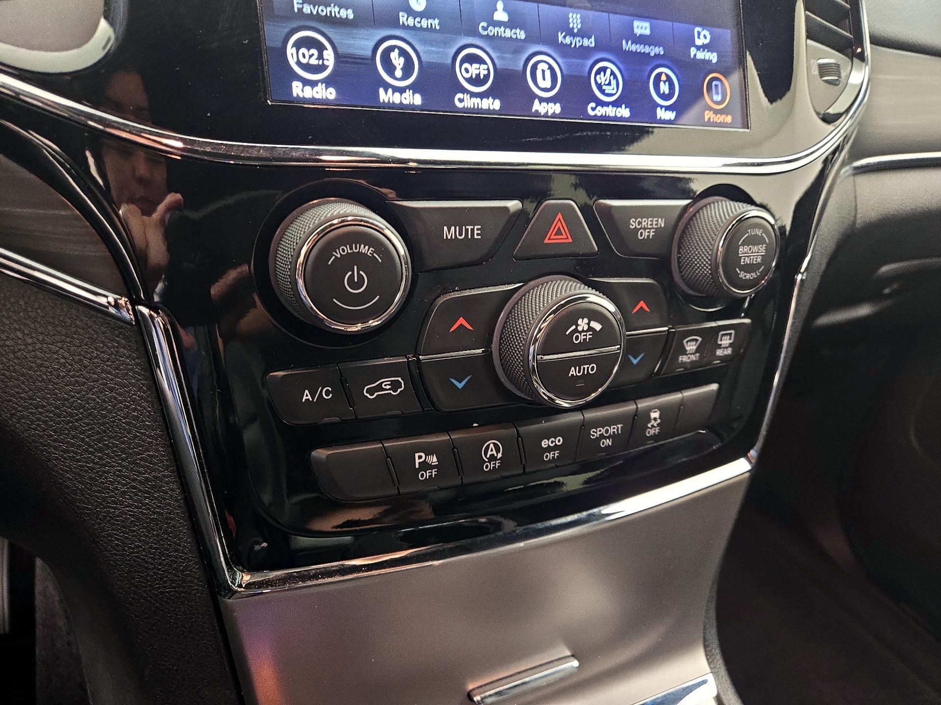 Thumbnail: 2019 Jeep Grand Cherokee - 17