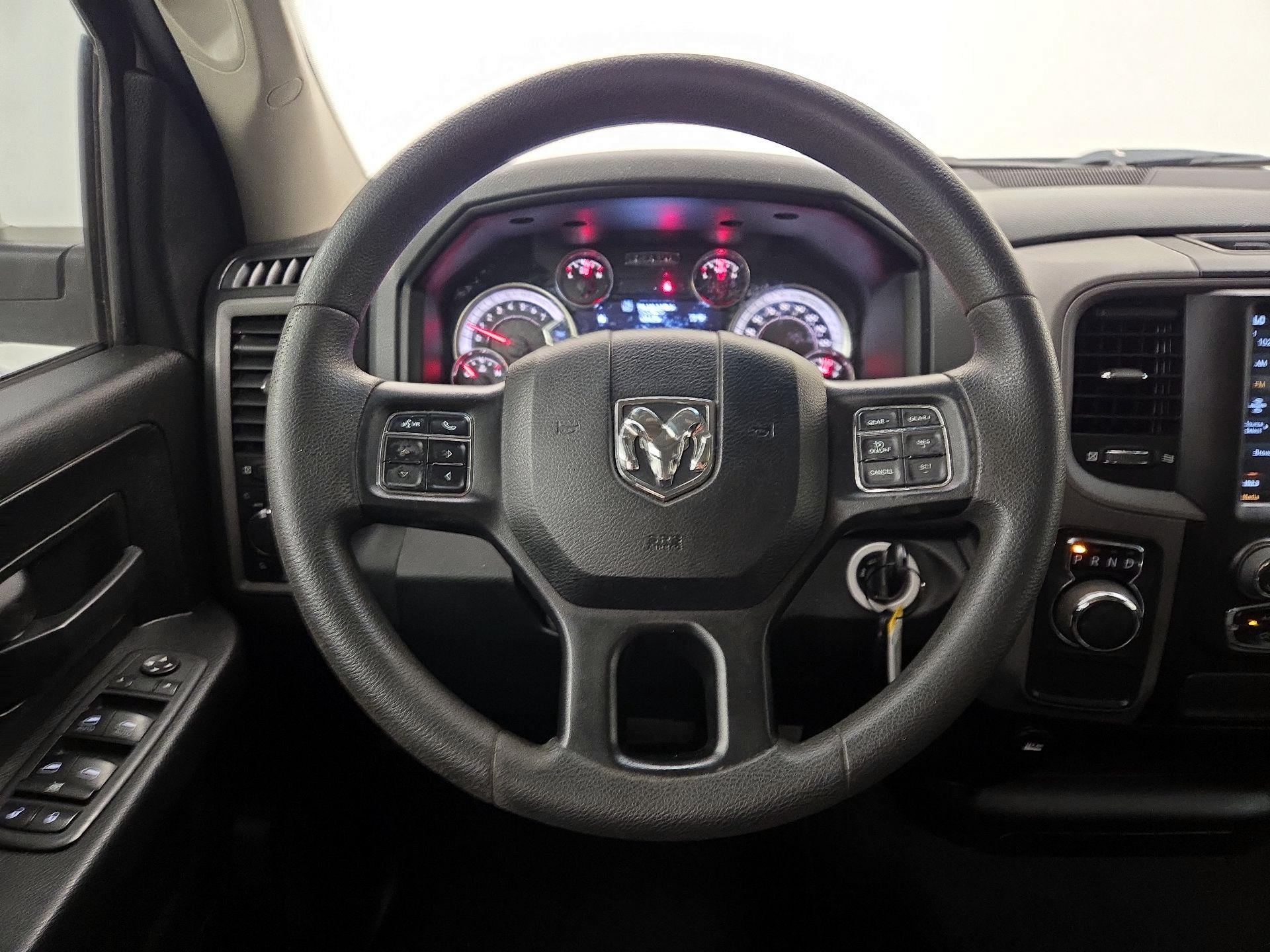 Thumbnail: 2020 RAM 1500 Classic - 10
