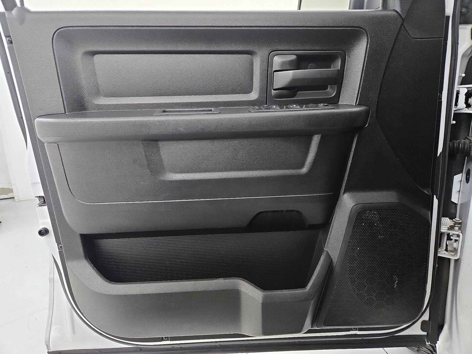 Thumbnail: 2020 RAM 1500 Classic - 12