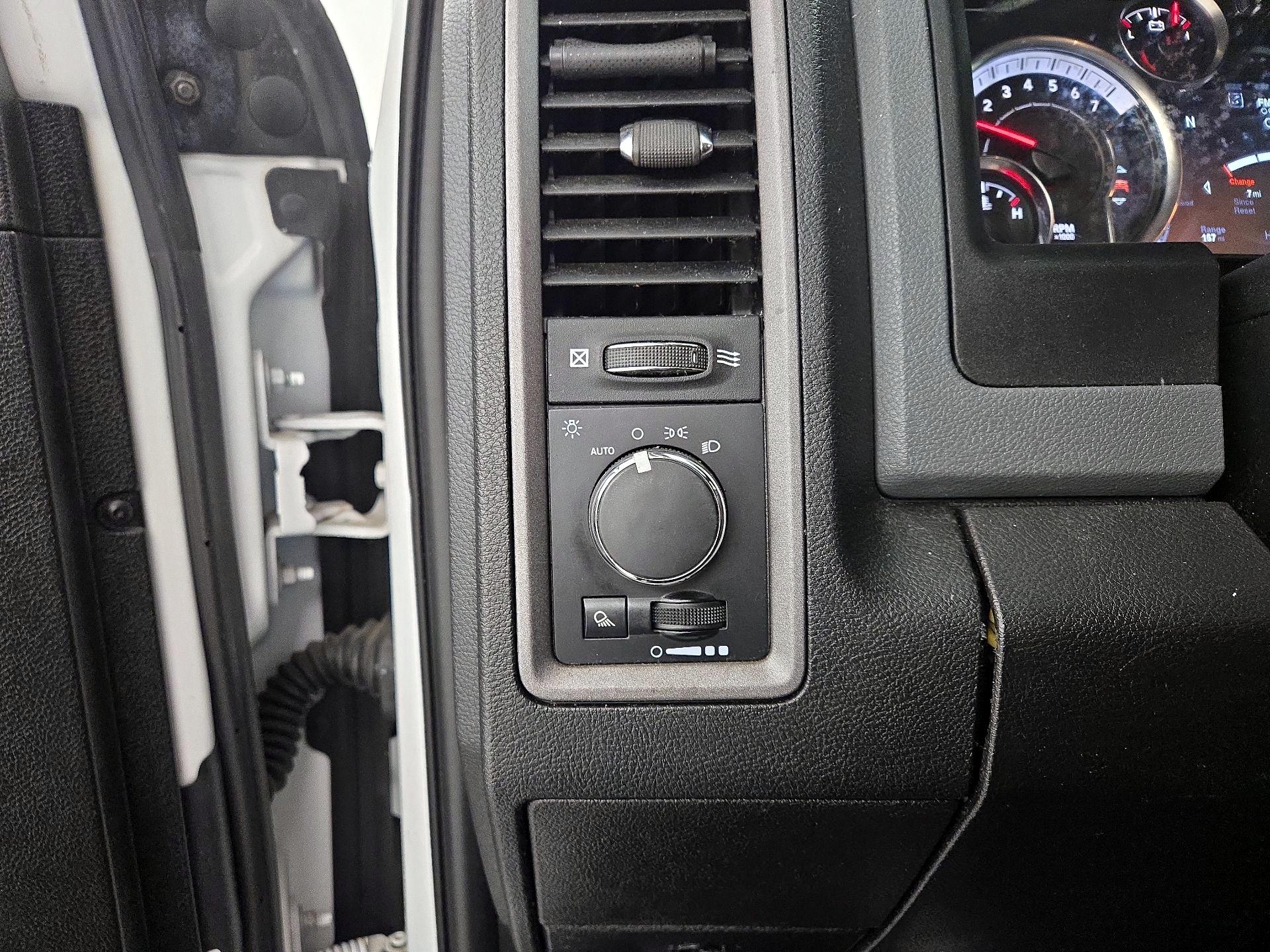 Thumbnail: 2020 RAM 1500 Classic - 13