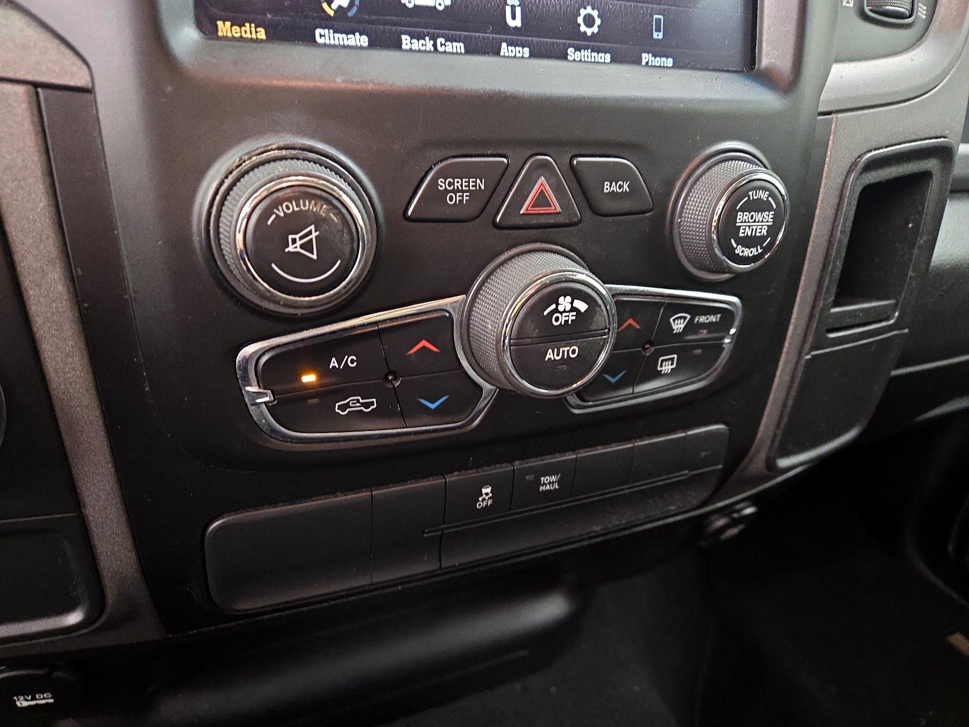 Thumbnail: 2020 RAM 1500 Classic - 16