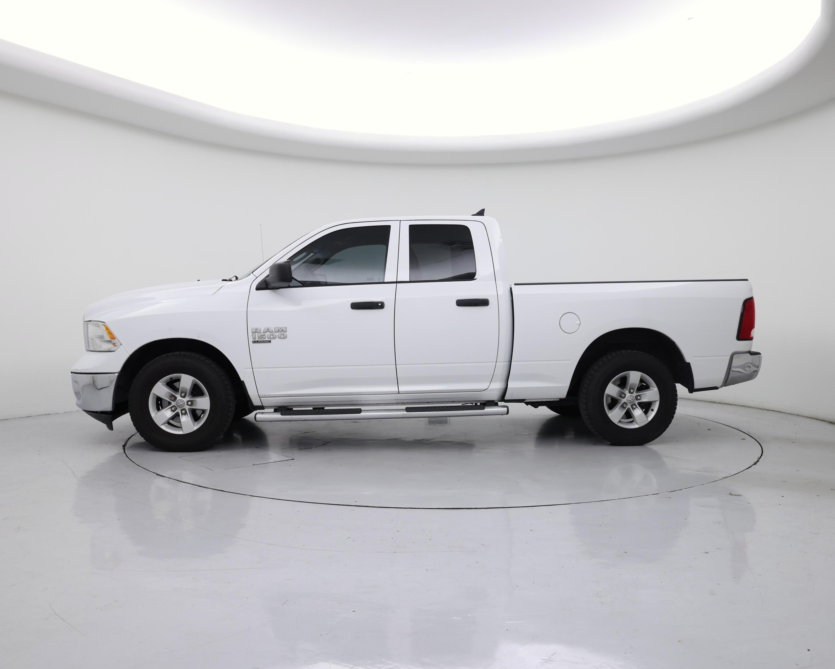 Thumbnail: 2020 RAM 1500 Classic - 3