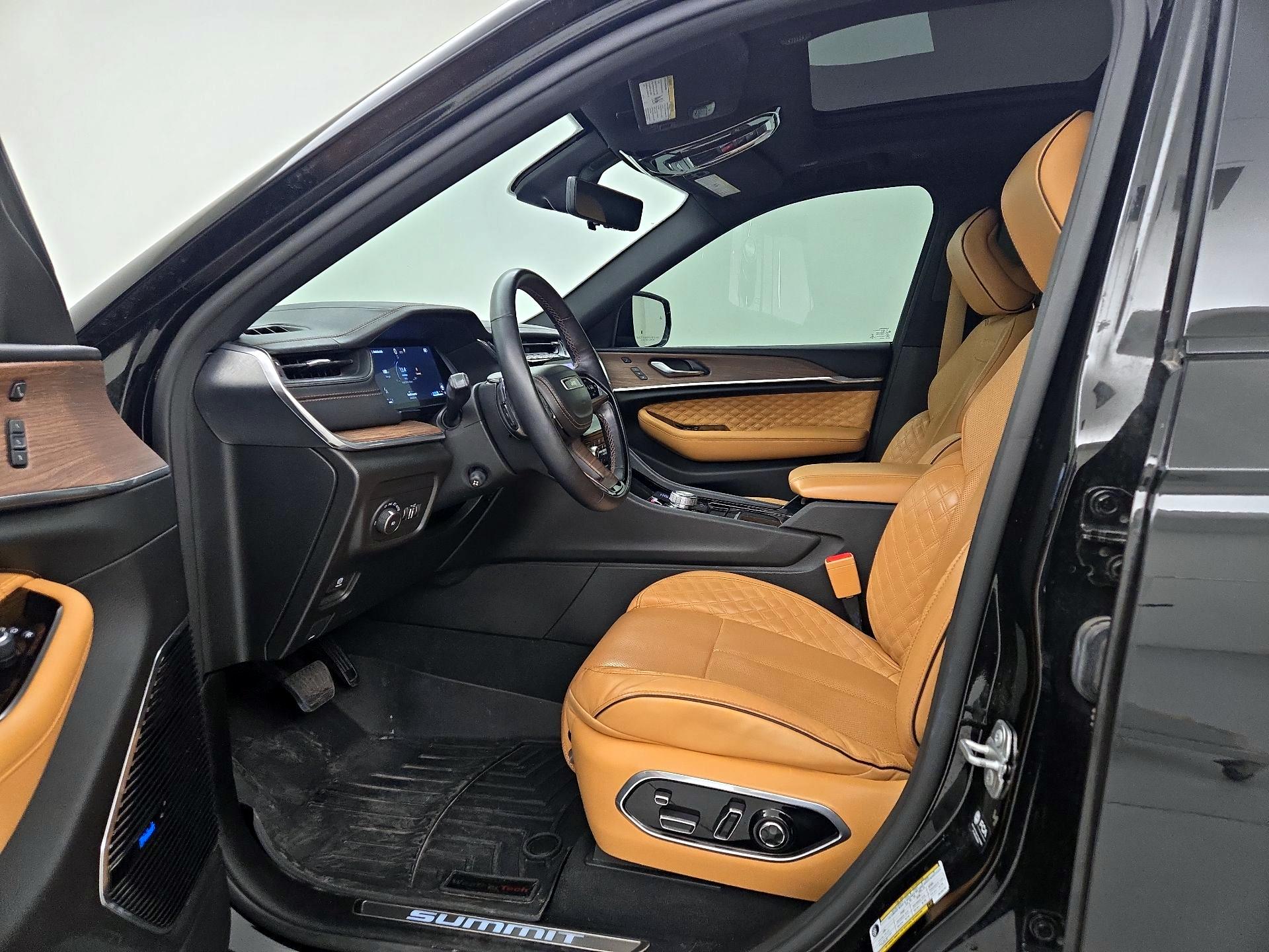 Thumbnail: 2023 Jeep Grand Cherokee - 11