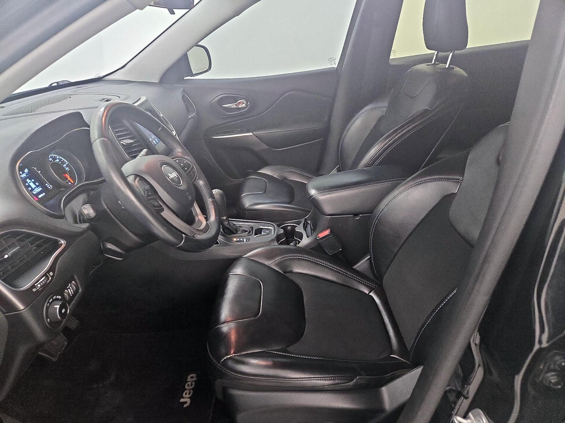 Thumbnail: 2019 Jeep Cherokee - 9