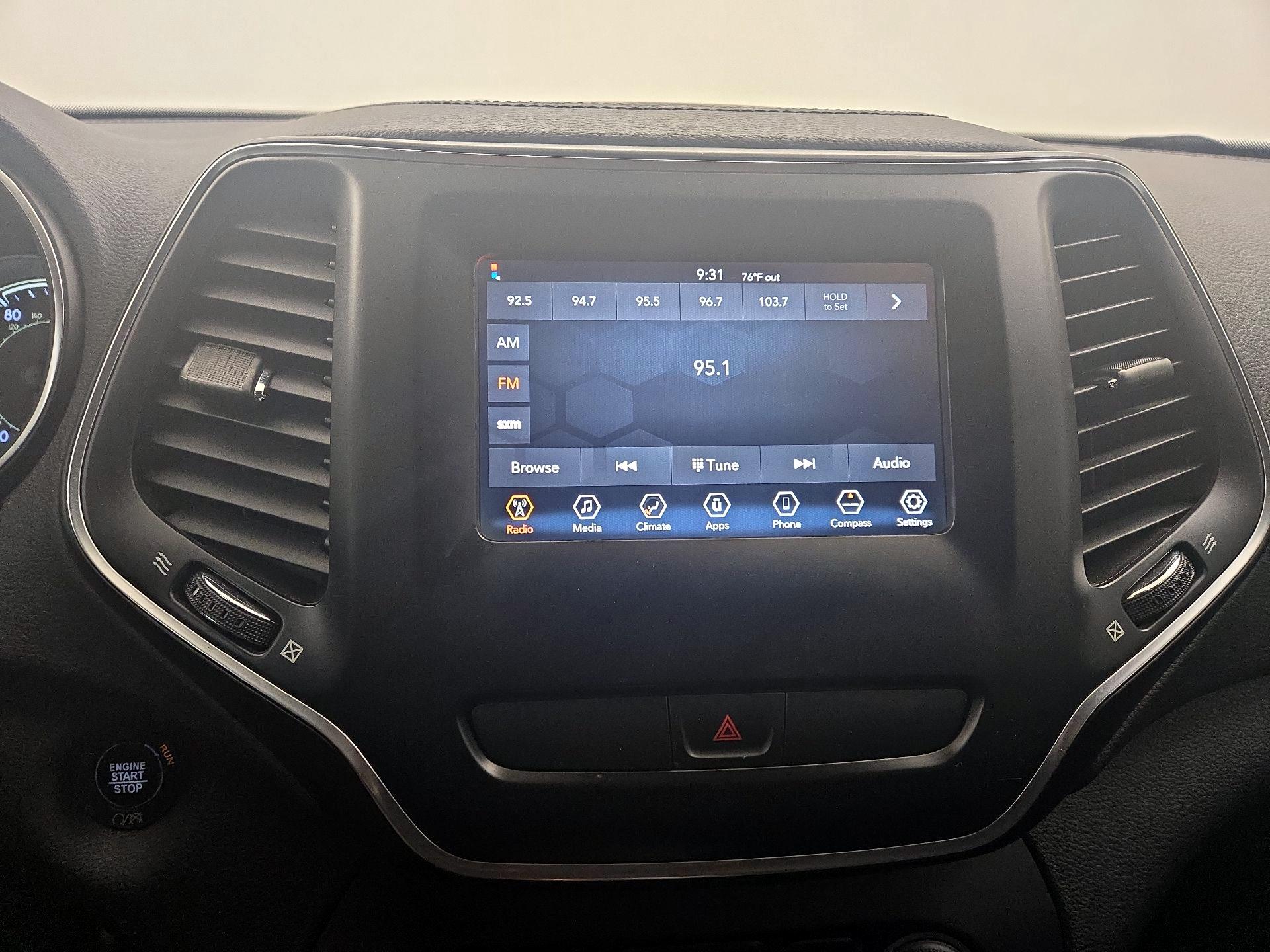 Thumbnail: 2019 Jeep Cherokee - 13