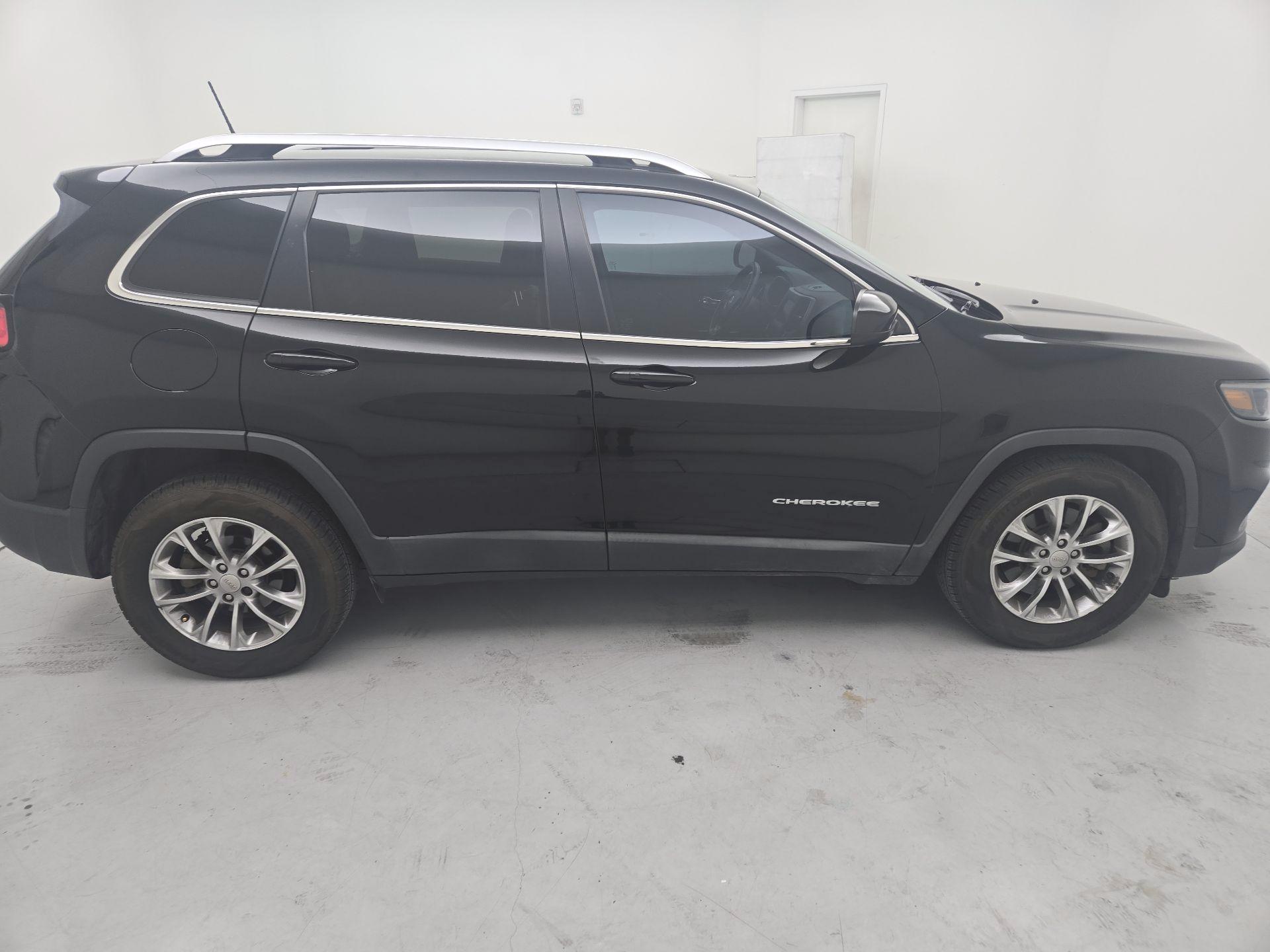 Thumbnail: 2019 Jeep Cherokee - 4