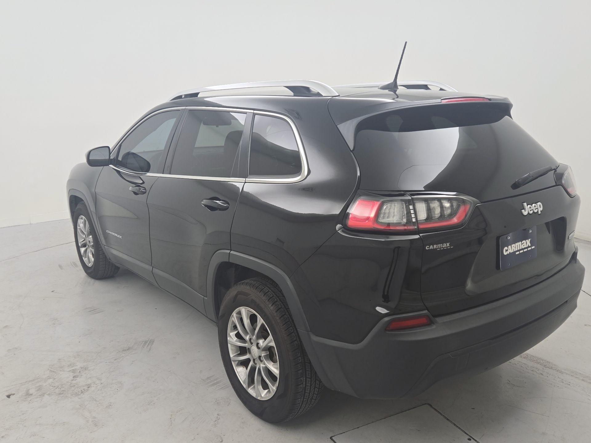 Thumbnail: 2019 Jeep Cherokee - 7