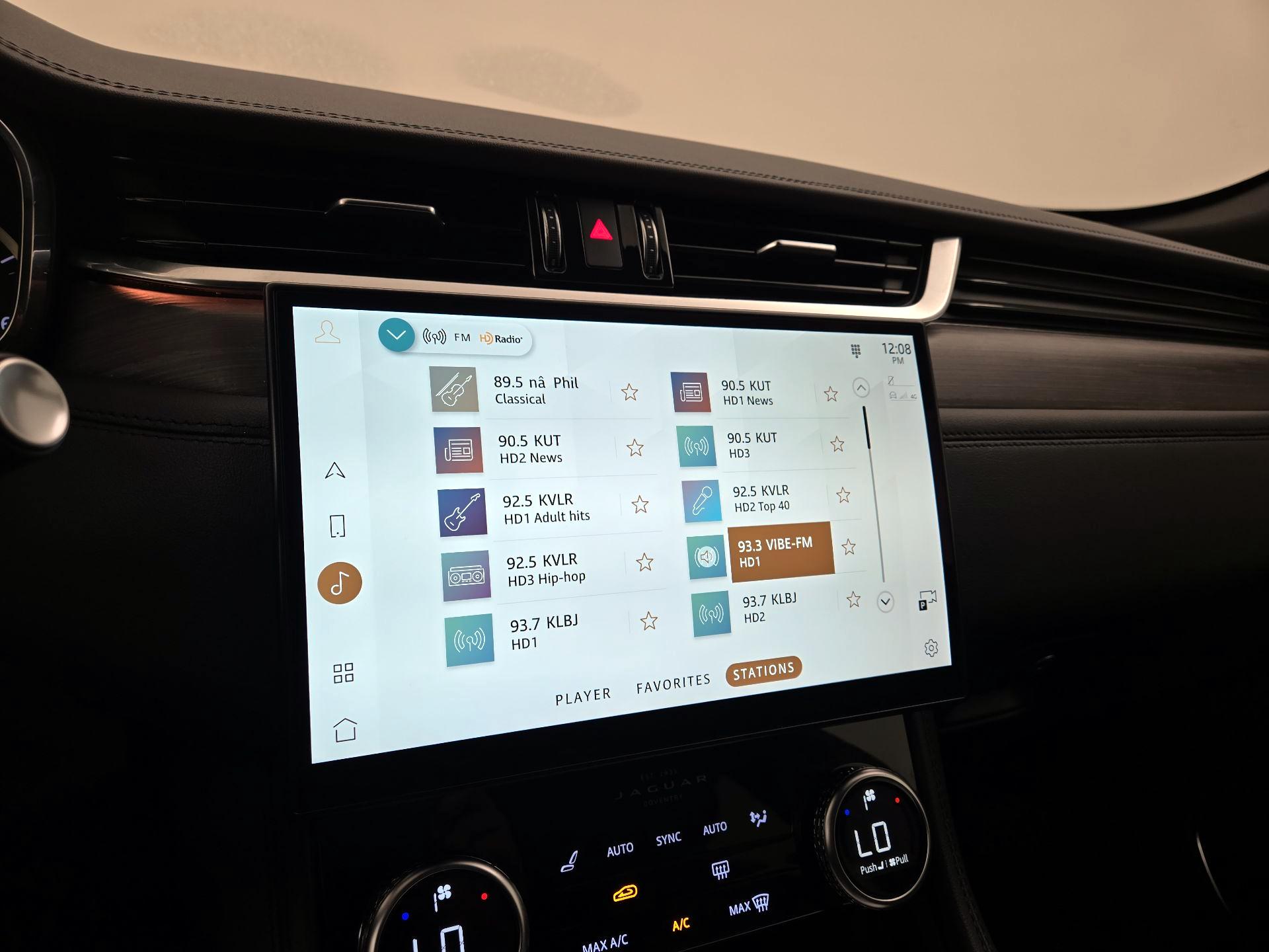 Thumbnail: 2023 Jaguar F-Pace - 16