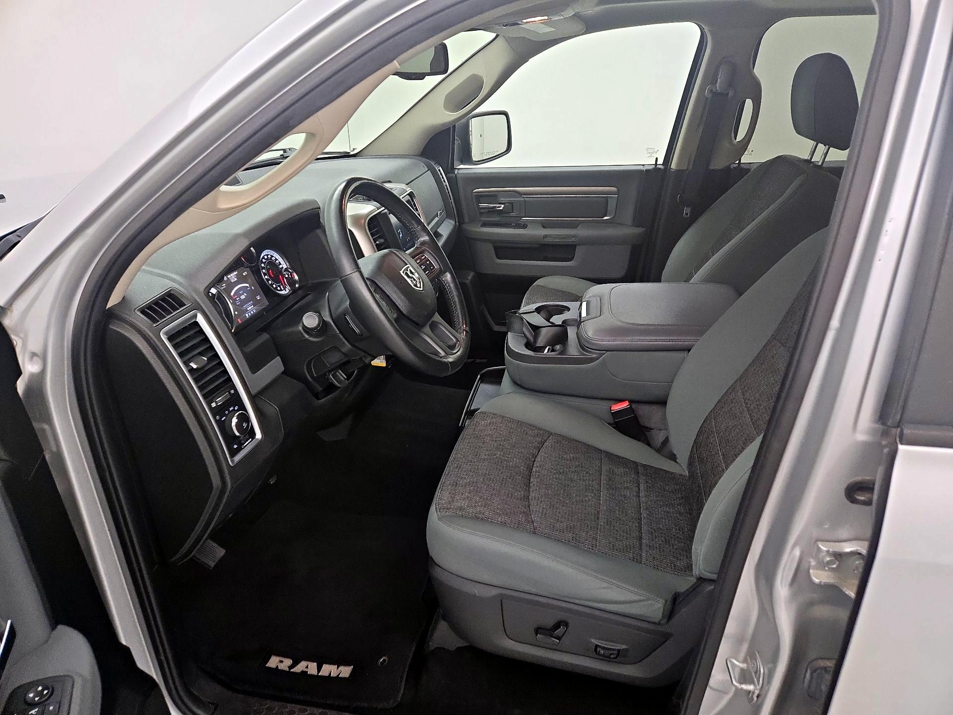 Thumbnail: 2019 RAM 1500 Classic - 11