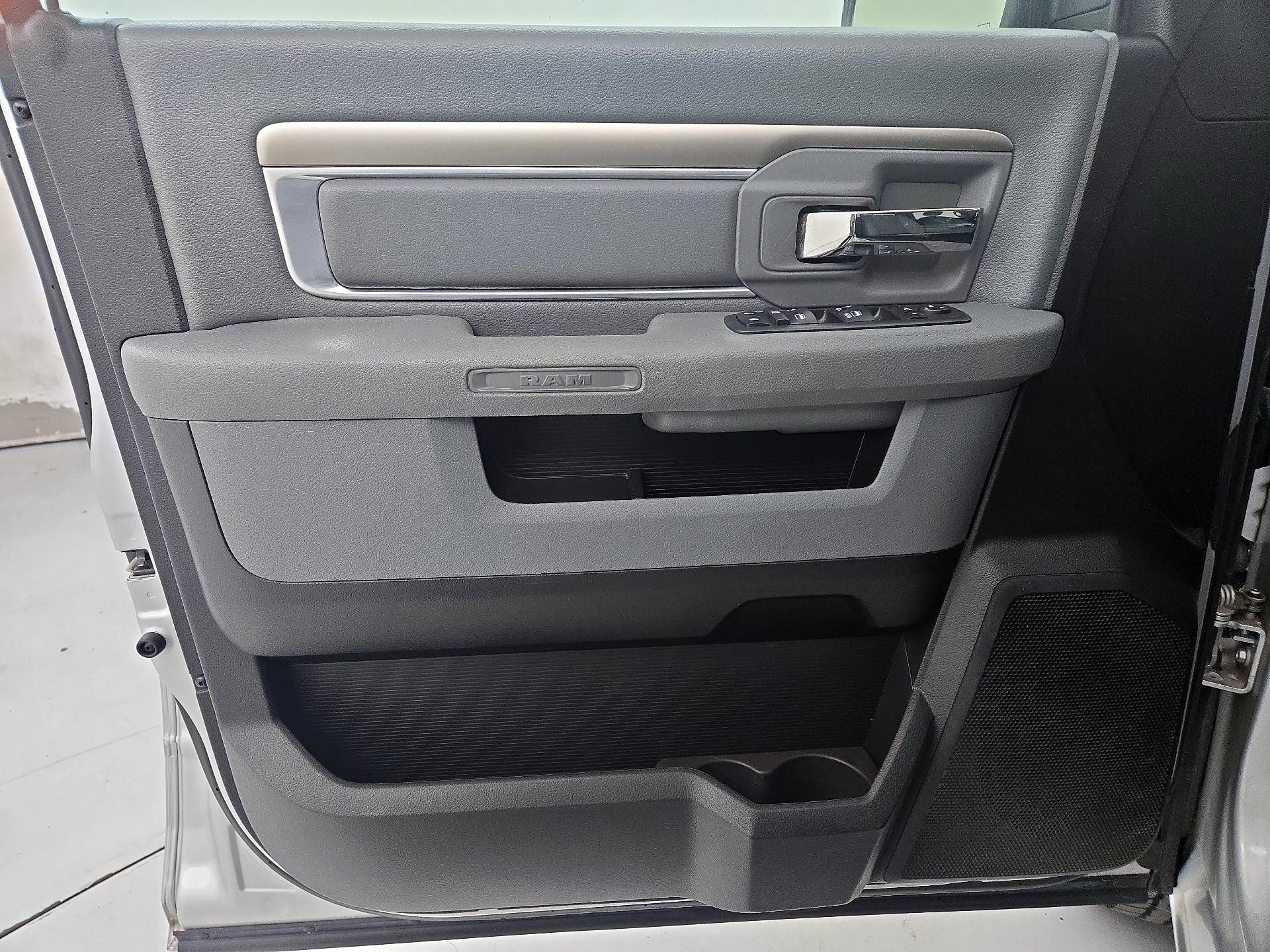Thumbnail: 2019 RAM 1500 Classic - 12