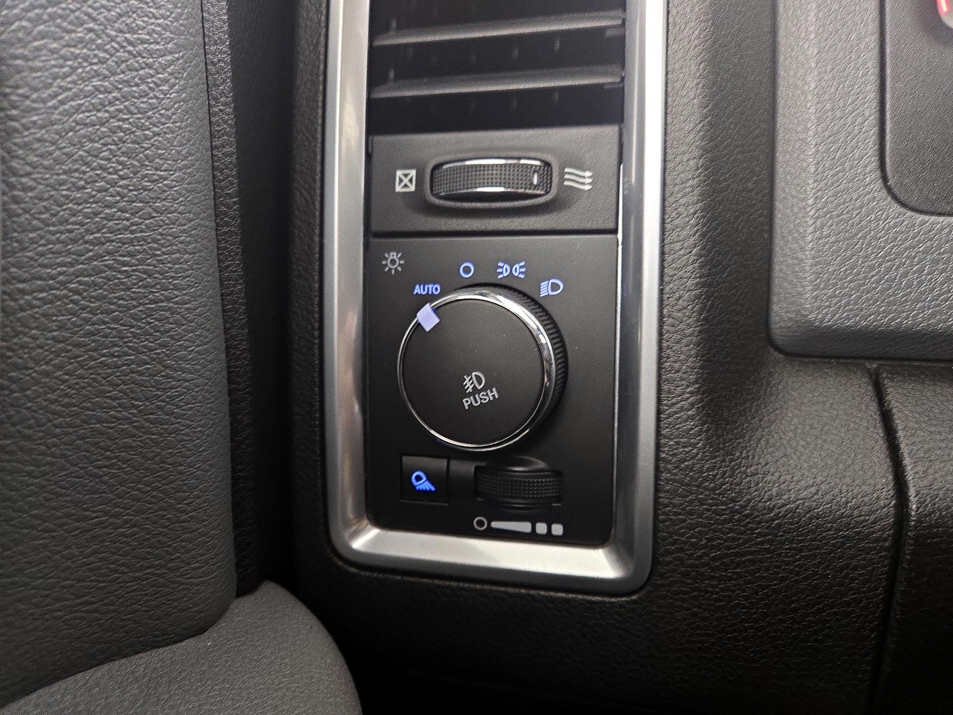 Thumbnail: 2019 RAM 1500 Classic - 13