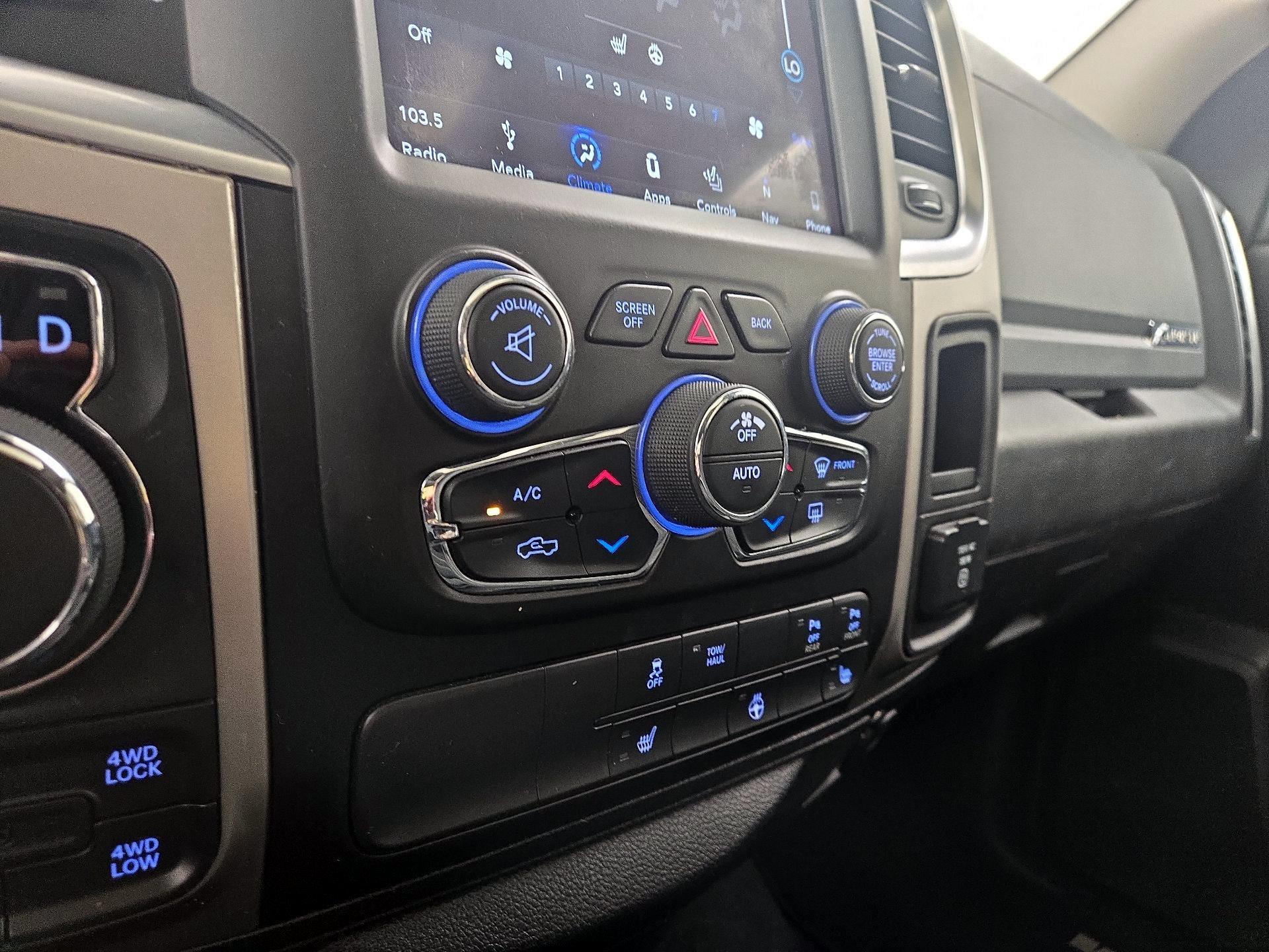 Thumbnail: 2019 RAM 1500 Classic - 17