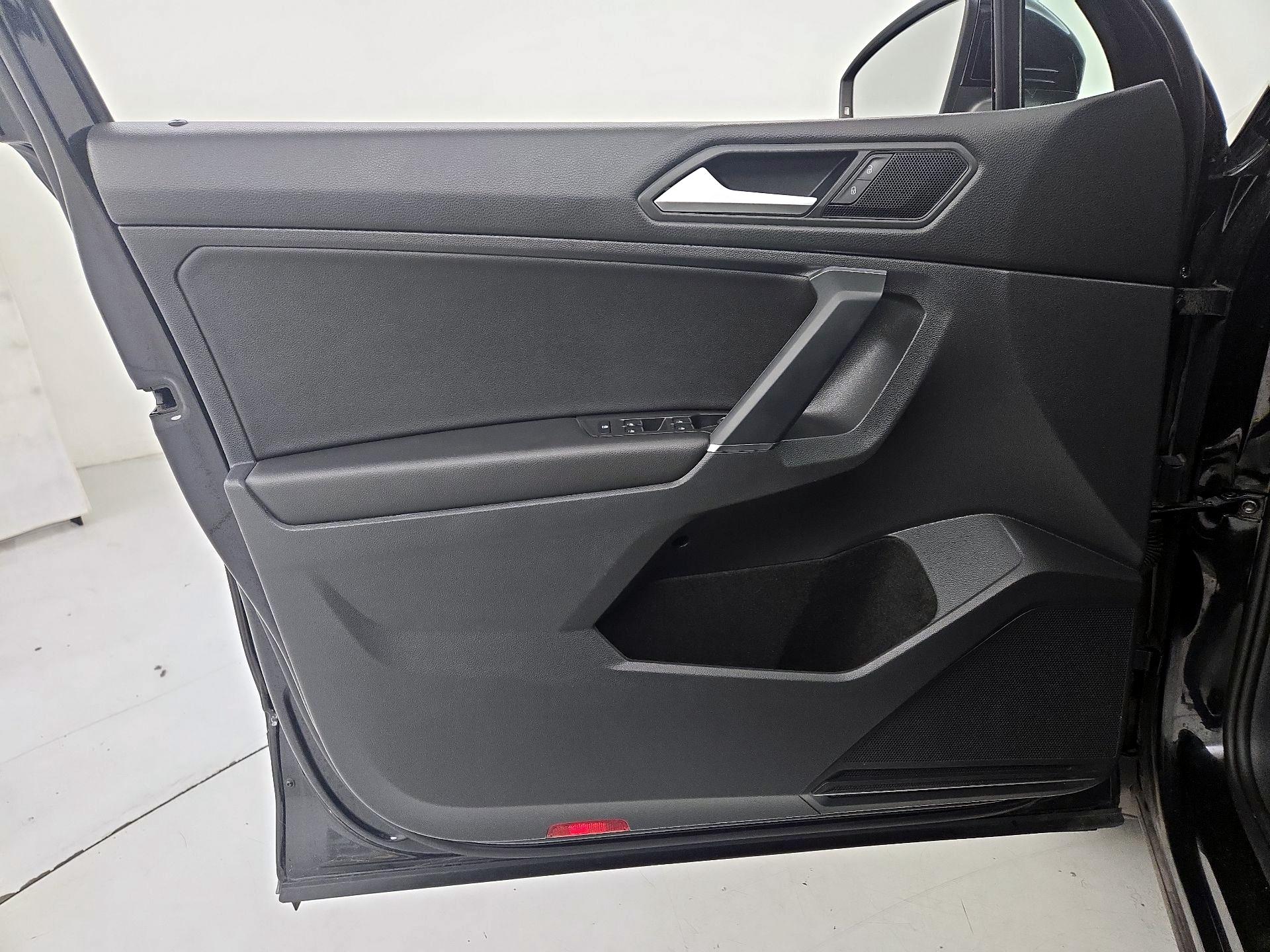 Thumbnail: 2020 Volkswagen Tiguan - 12