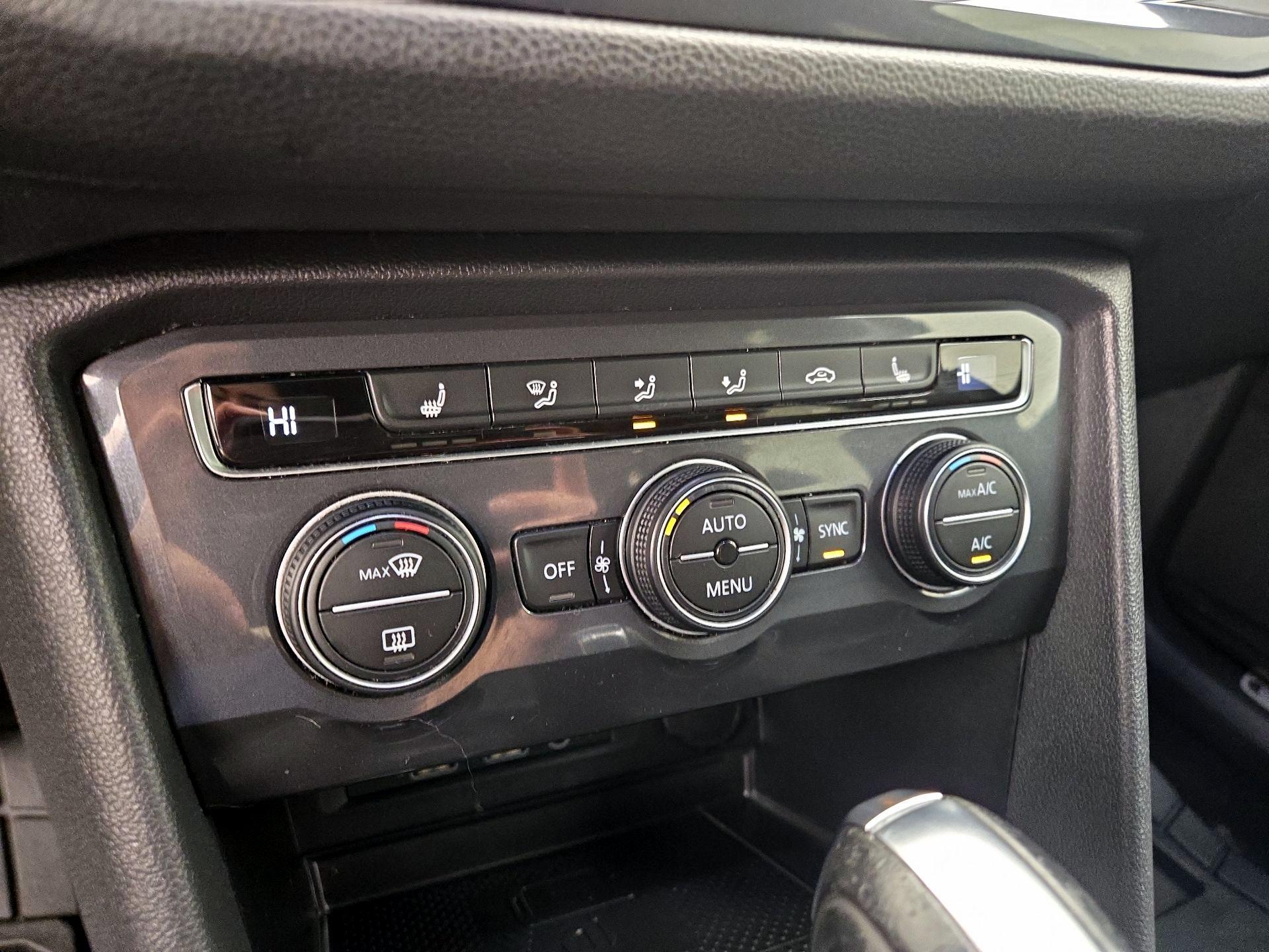 Thumbnail: 2020 Volkswagen Tiguan - 16