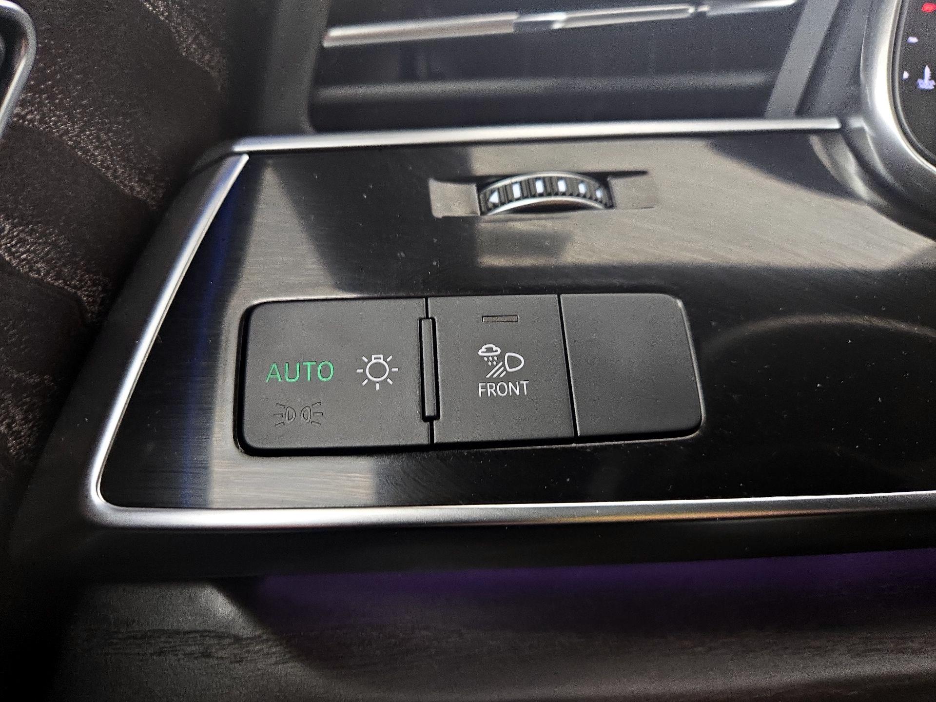 Thumbnail: 2021 Audi Q8 - 13