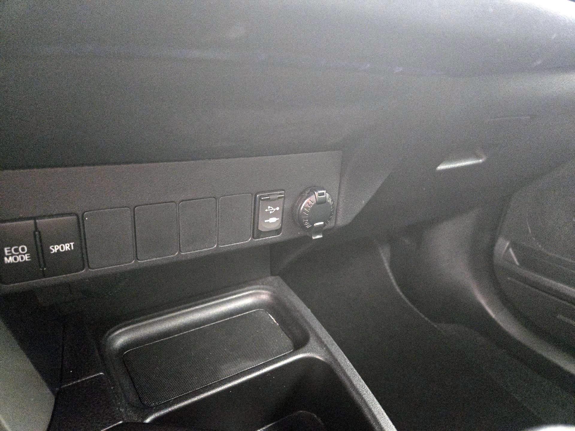 Thumbnail: 2018 Toyota RAV4 - 16