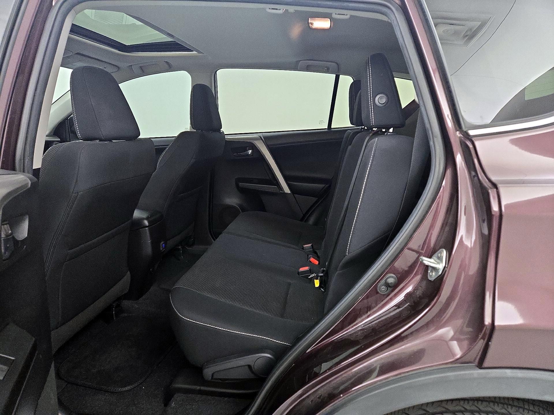 Thumbnail: 2018 Toyota RAV4 - 18