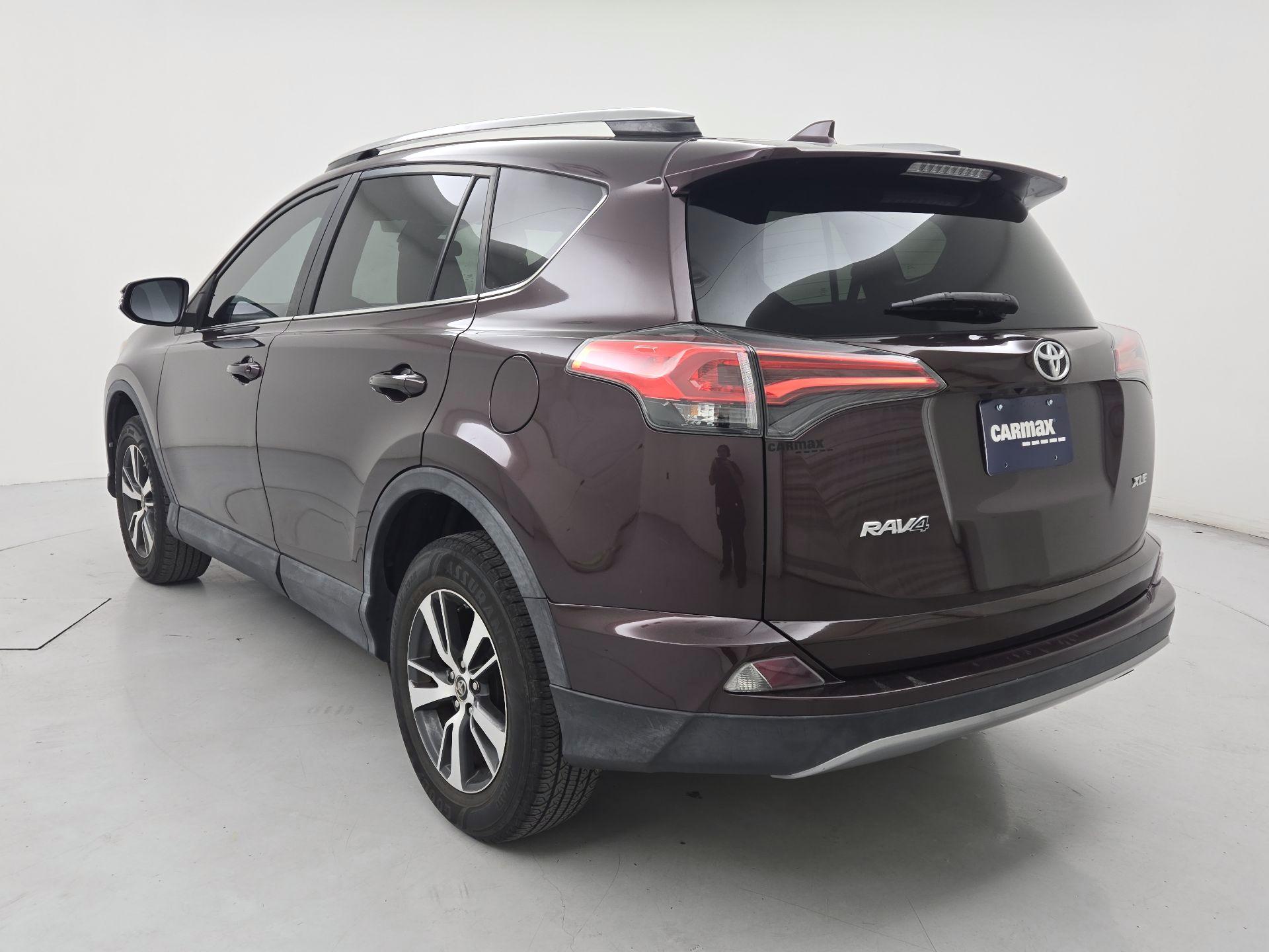 Thumbnail: 2018 Toyota RAV4 - 7