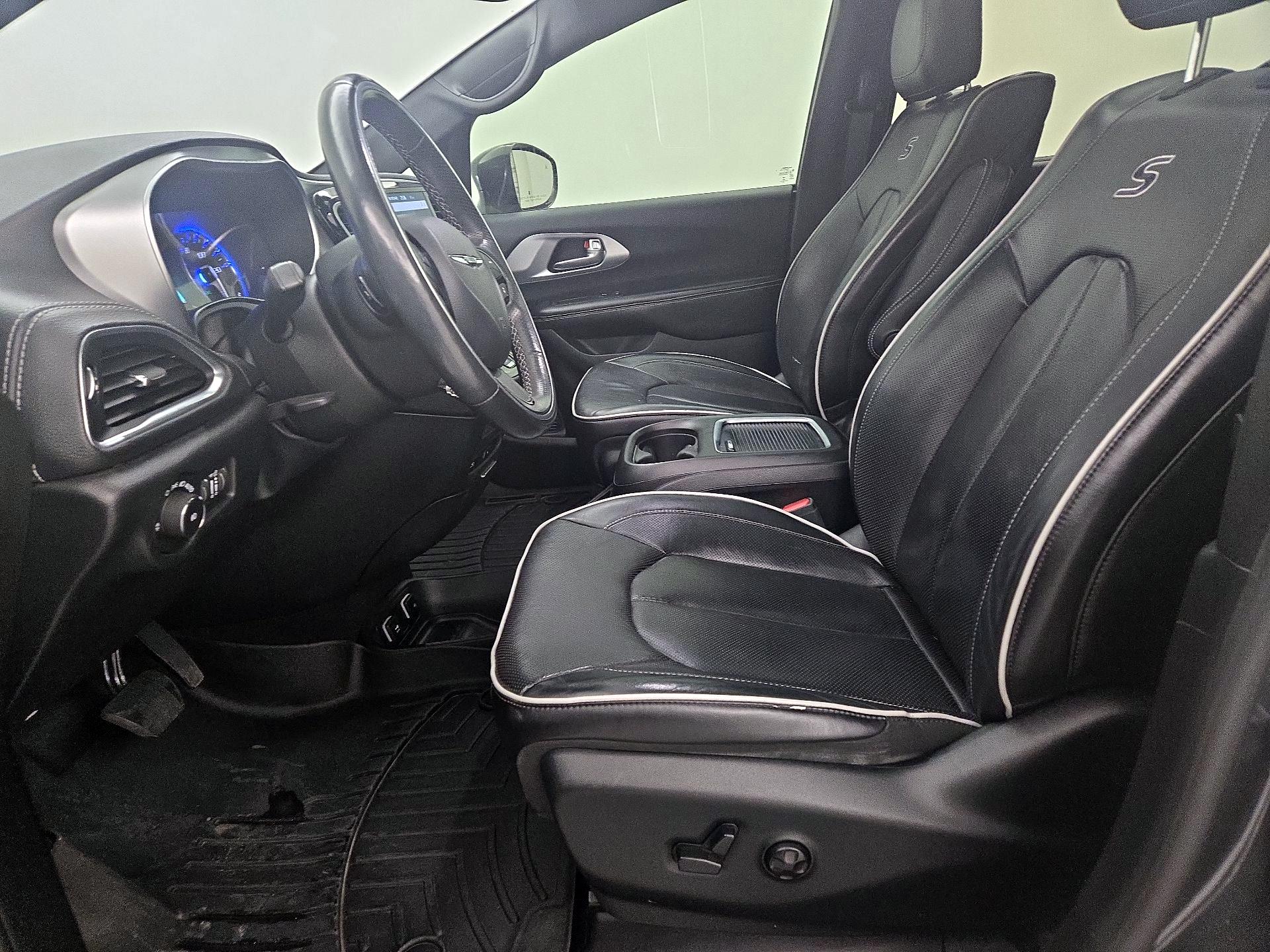 Thumbnail: 2020 Chrysler Pacifica - 11