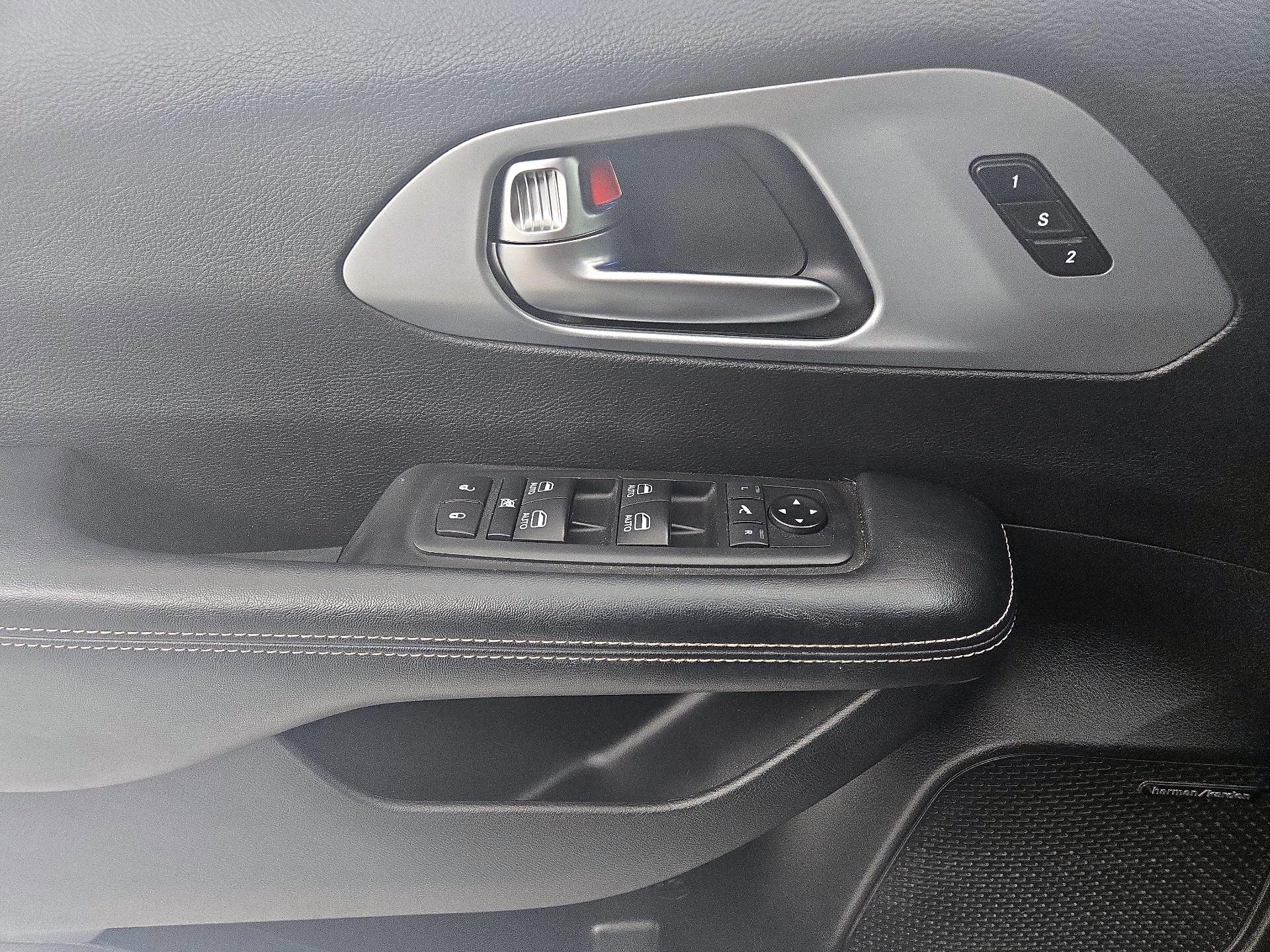 Thumbnail: 2020 Chrysler Pacifica - 12