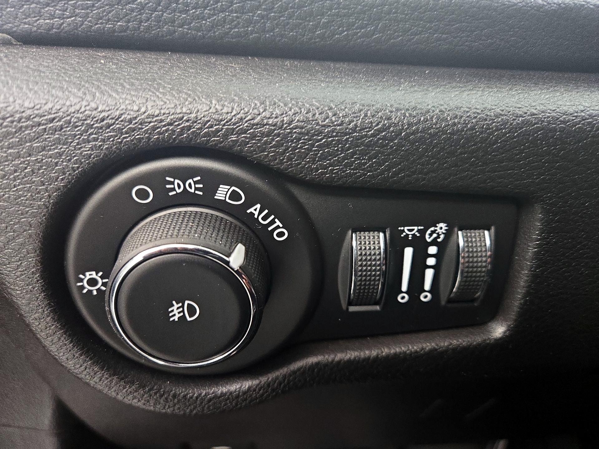 Thumbnail: 2020 Chrysler Pacifica - 13