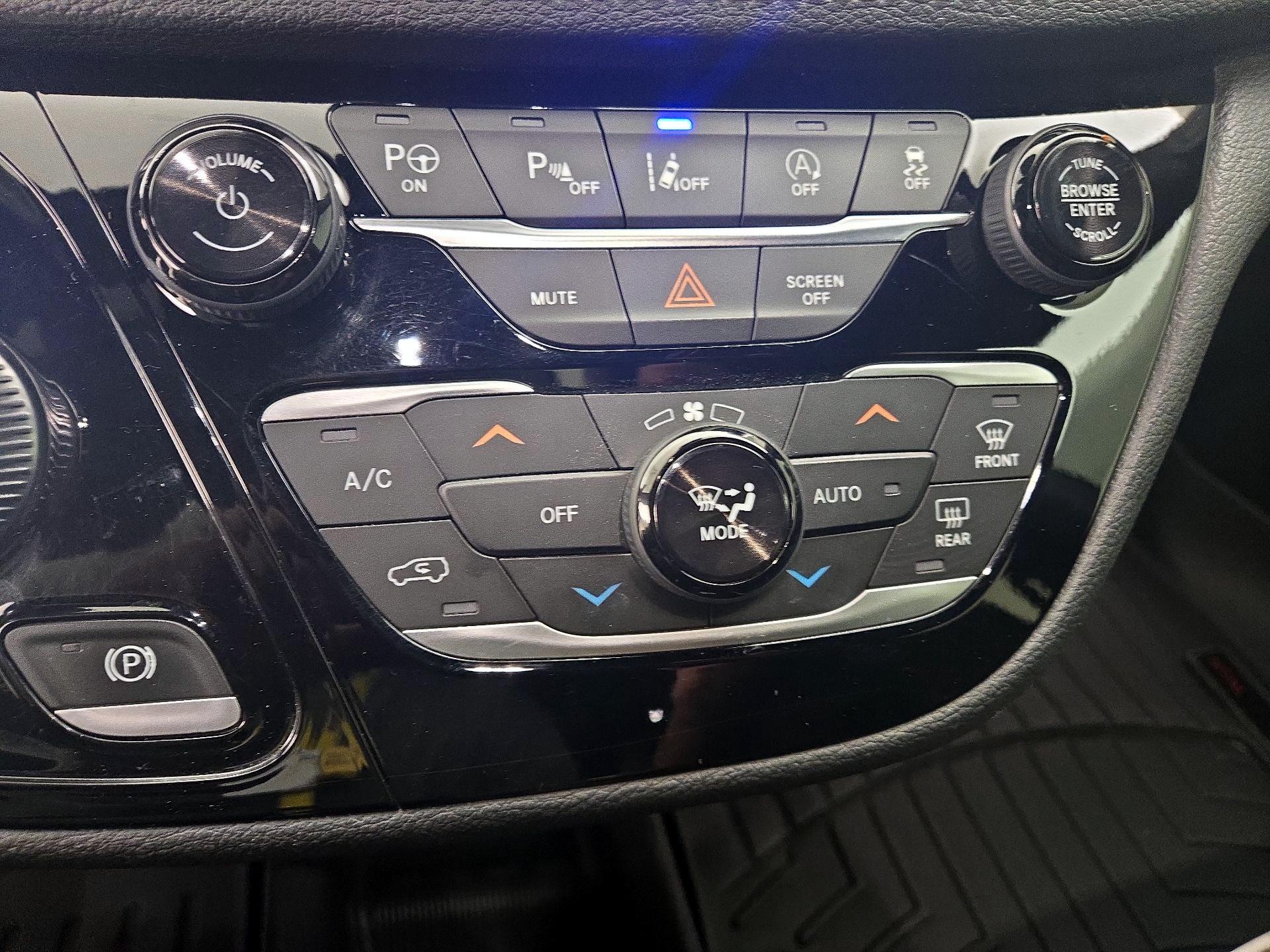 Thumbnail: 2020 Chrysler Pacifica - 17