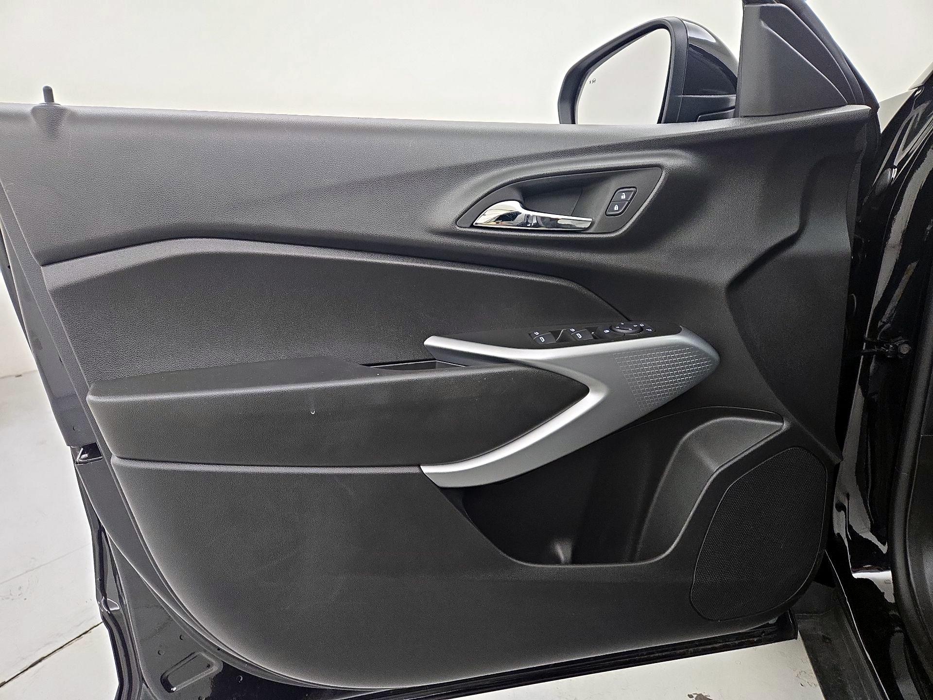 Thumbnail: 2025 Chevrolet Trax - 12