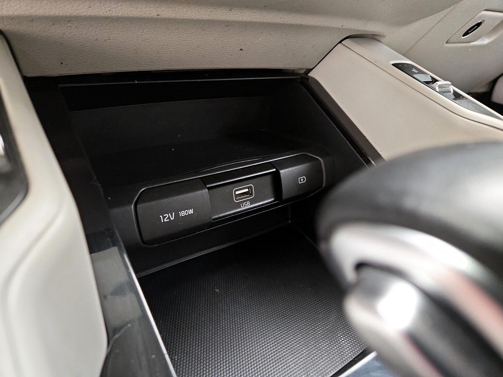 Thumbnail: 2020 Kia Telluride - 18