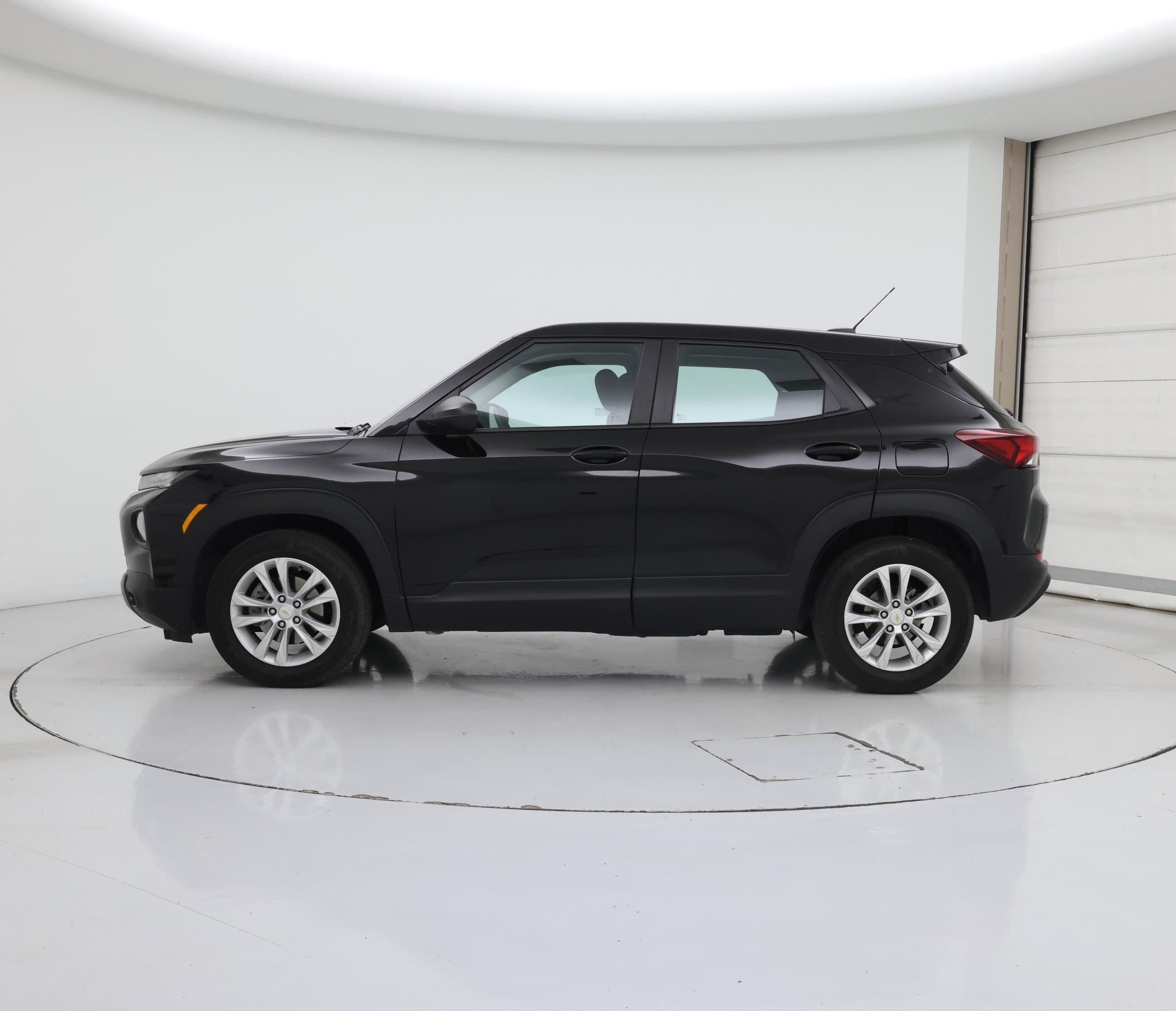 Thumbnail: 2023 Chevrolet TrailBlazer - 3