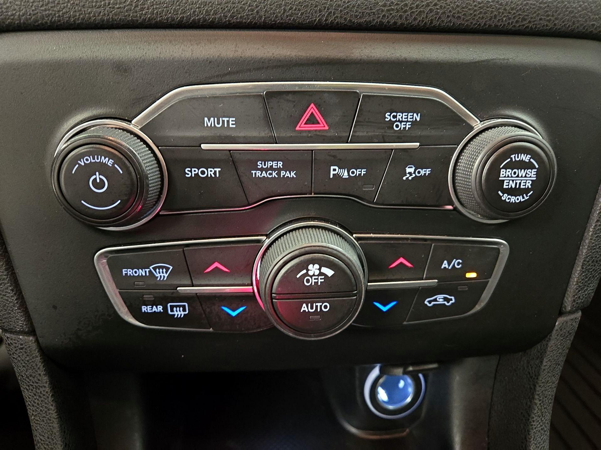 Thumbnail: 2020 Dodge Charger - 17