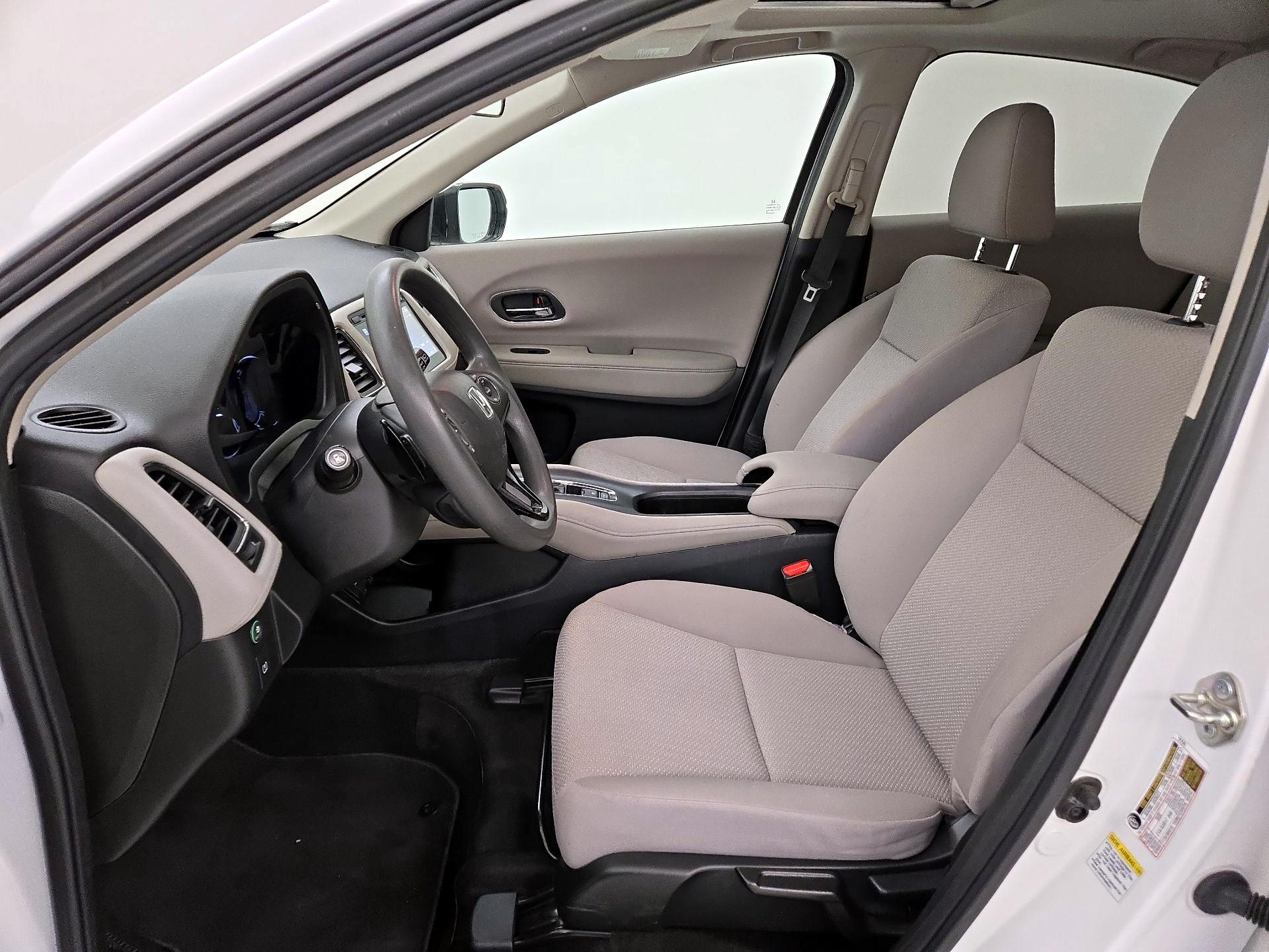 Thumbnail: 2016 Honda HR-V - 11