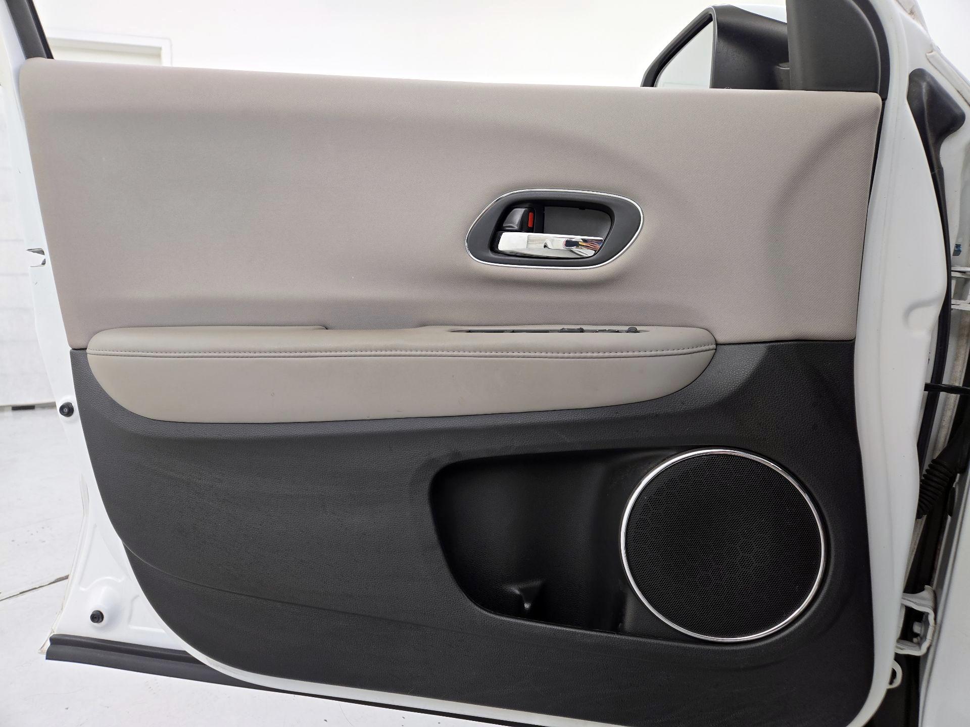 Thumbnail: 2016 Honda HR-V - 12