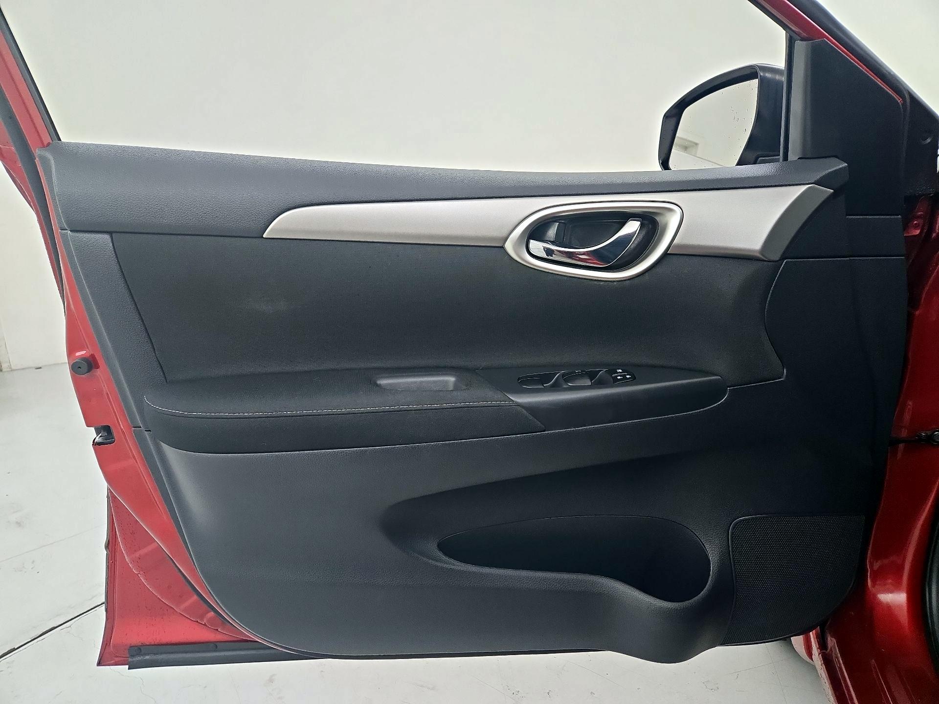 Thumbnail: 2015 Nissan Sentra - 12