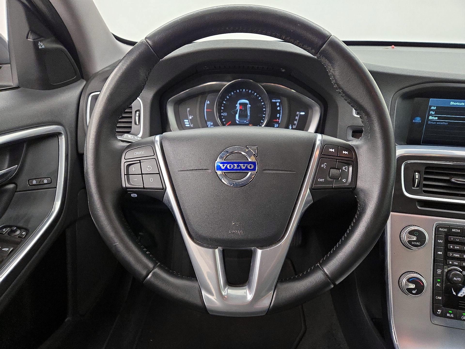 Thumbnail: 2017 Volvo S60 - 10