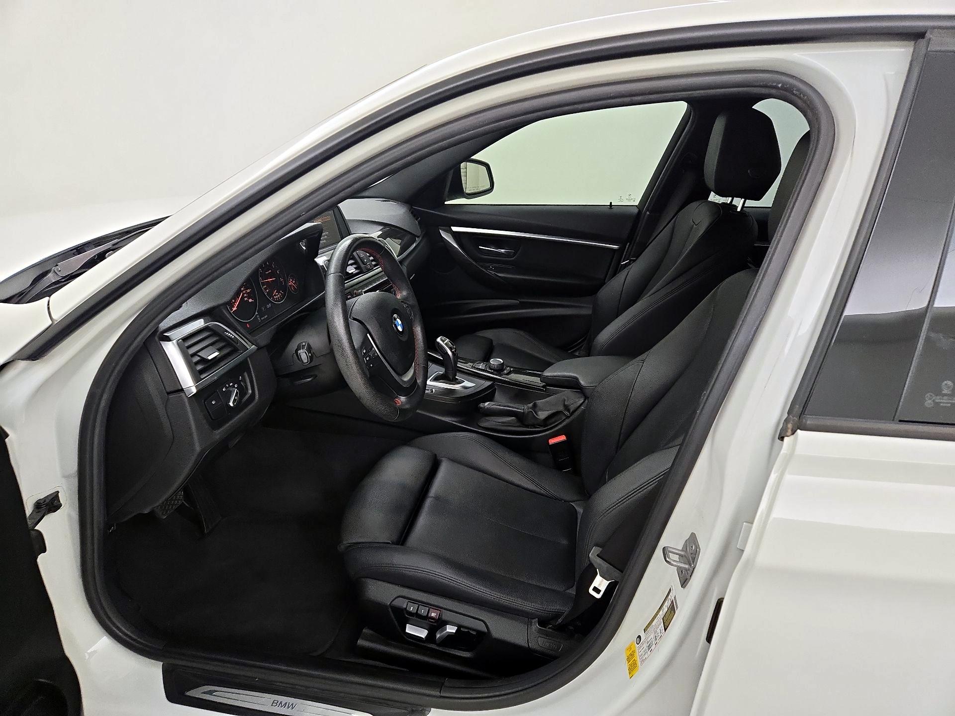 Thumbnail: 2016 BMW 3 Series - 11