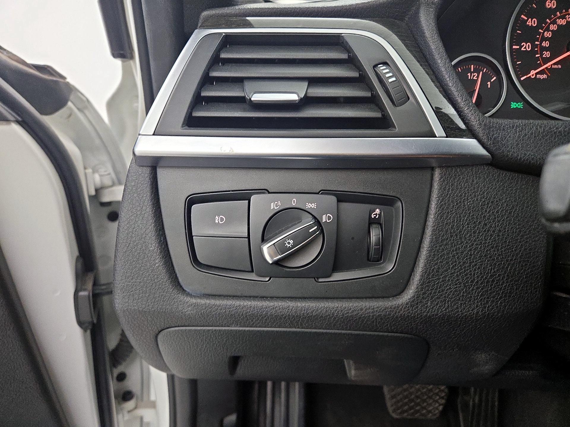 Thumbnail: 2016 BMW 3 Series - 13