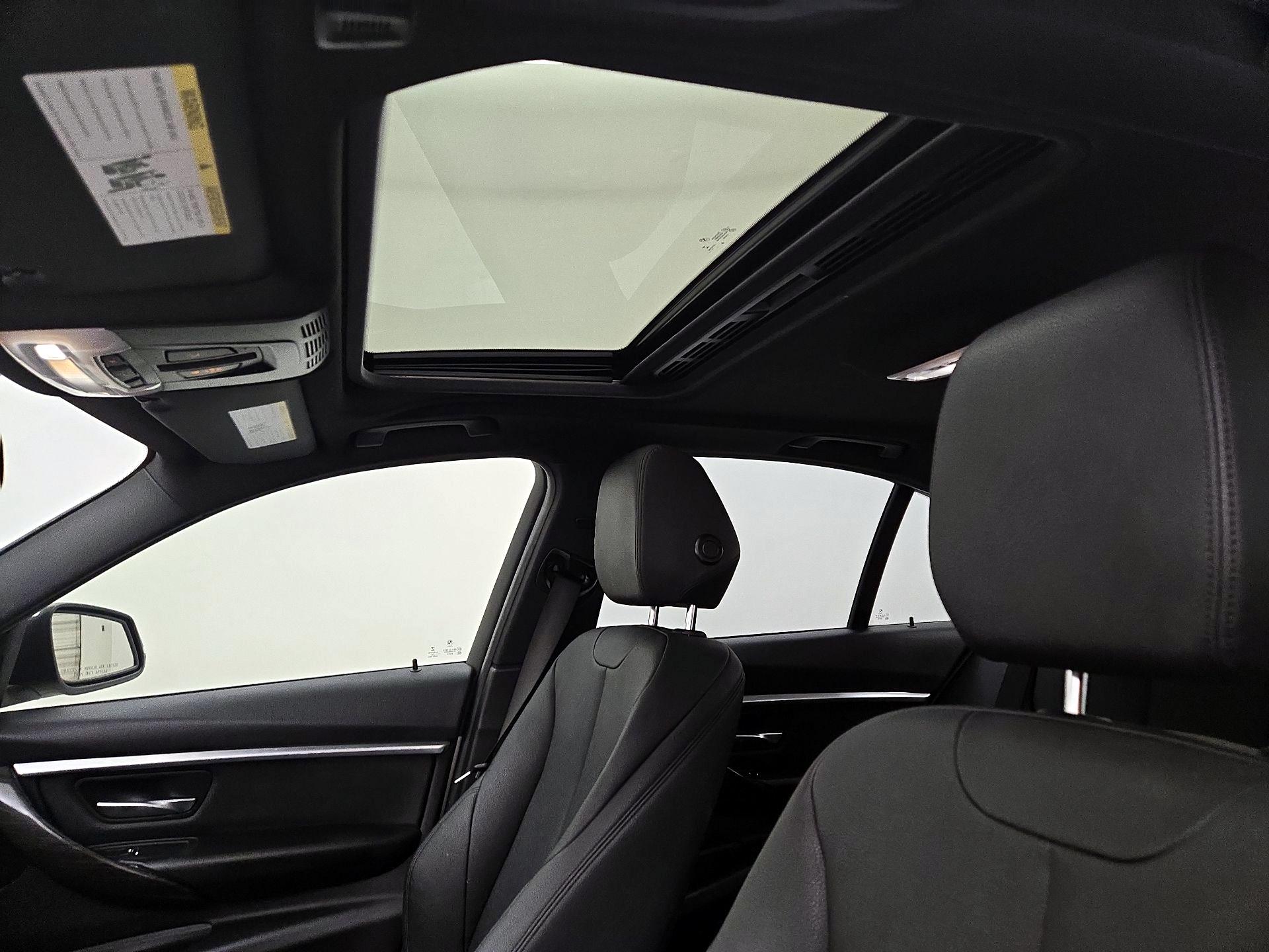 Thumbnail: 2016 BMW 3 Series - 18