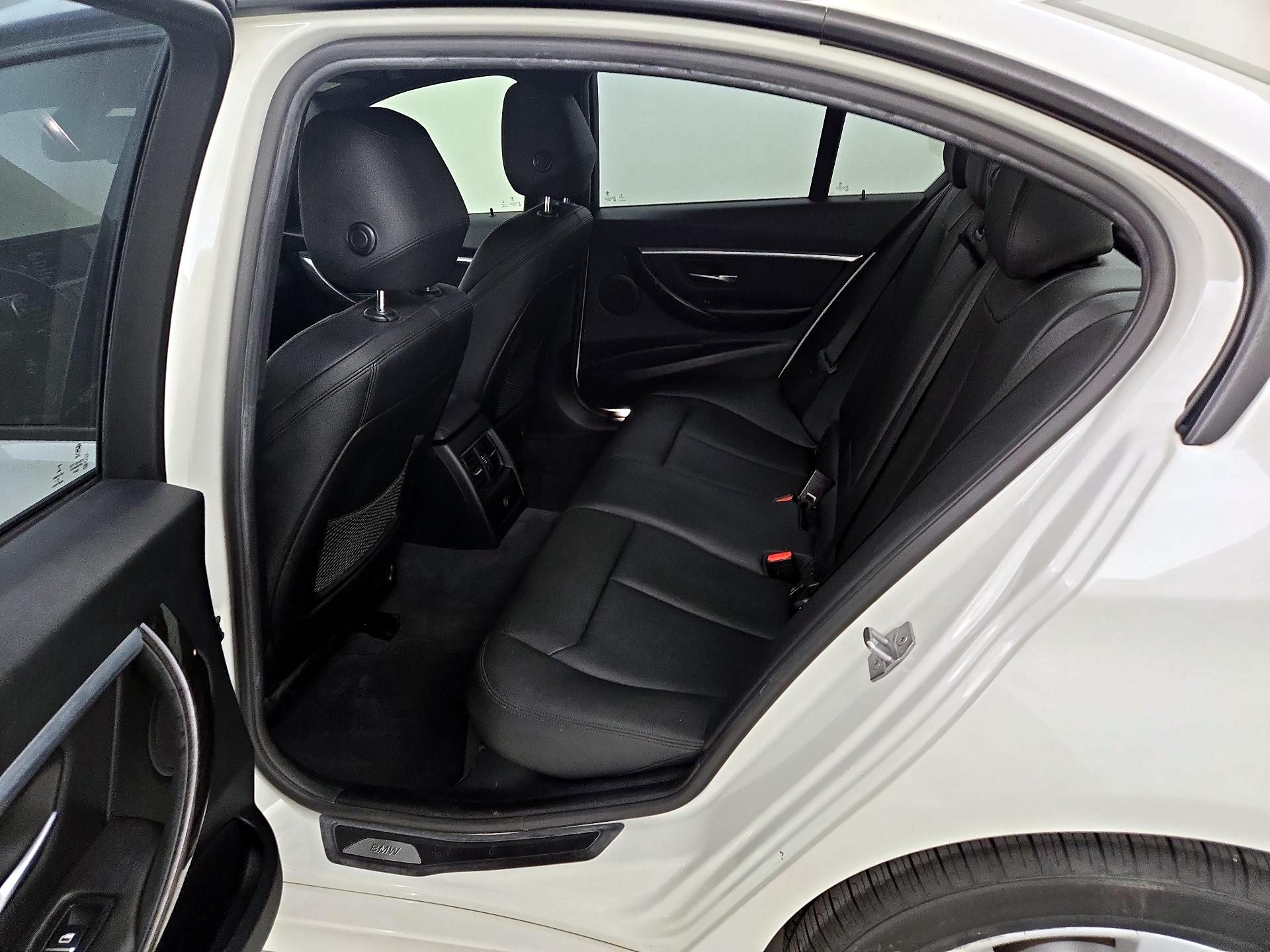 Thumbnail: 2016 BMW 3 Series - 19